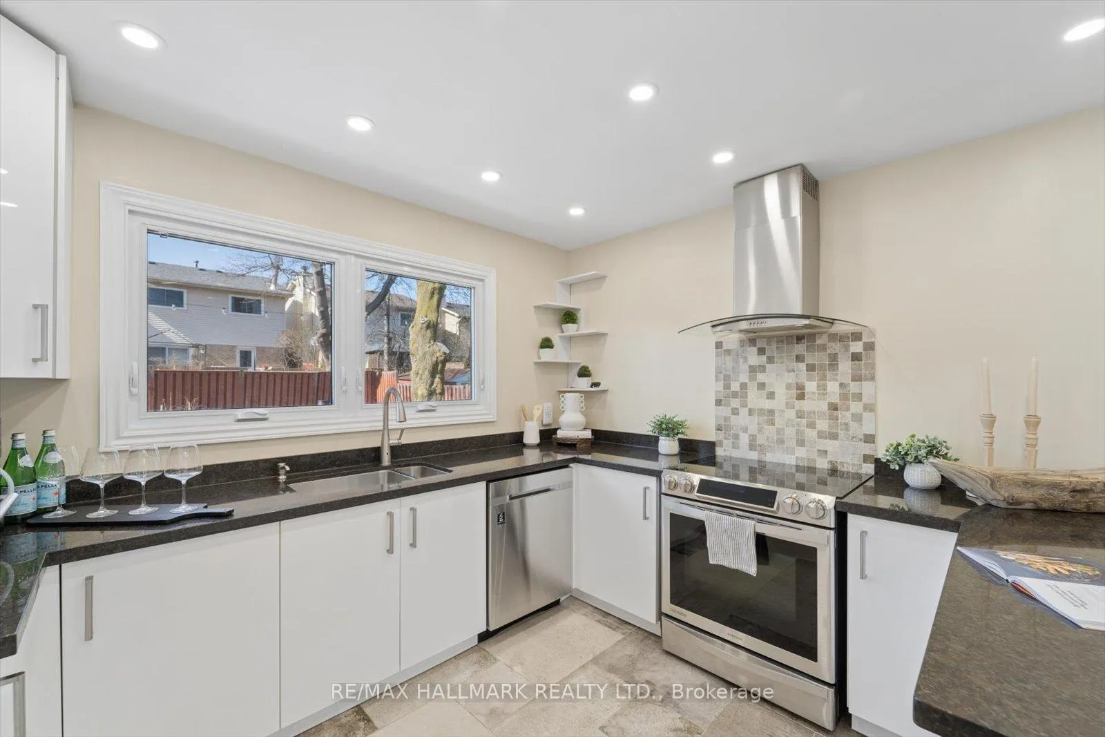 Photo 10 of 1156 Gloucester Square, Pickering, Liverpool — HOMEH