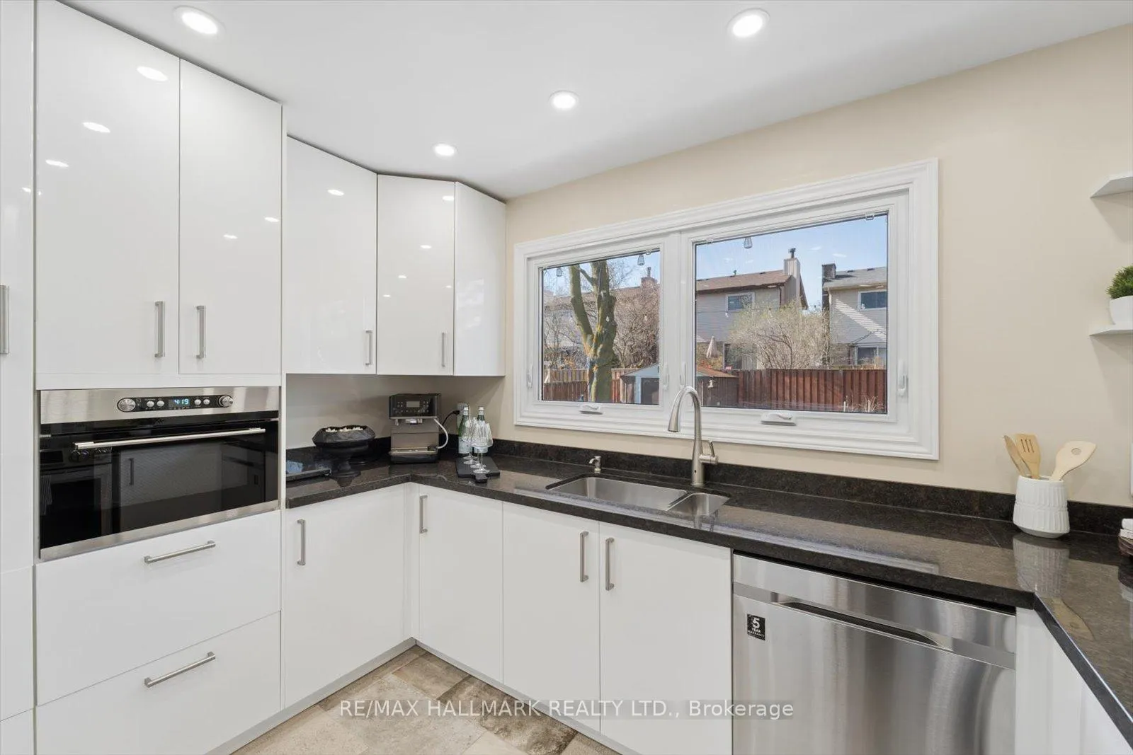 Photo 13 of 1156 Gloucester Square, Pickering, Liverpool — HOMEH