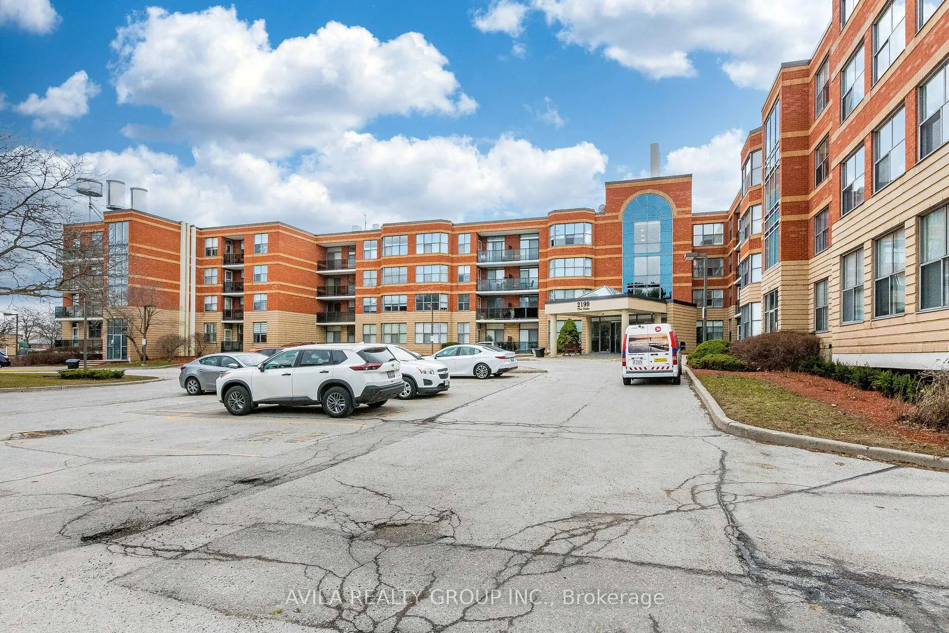 Photo 3 of Unit 409, 2199 Sixth Line, Oakville, River Oaks — HOMEH