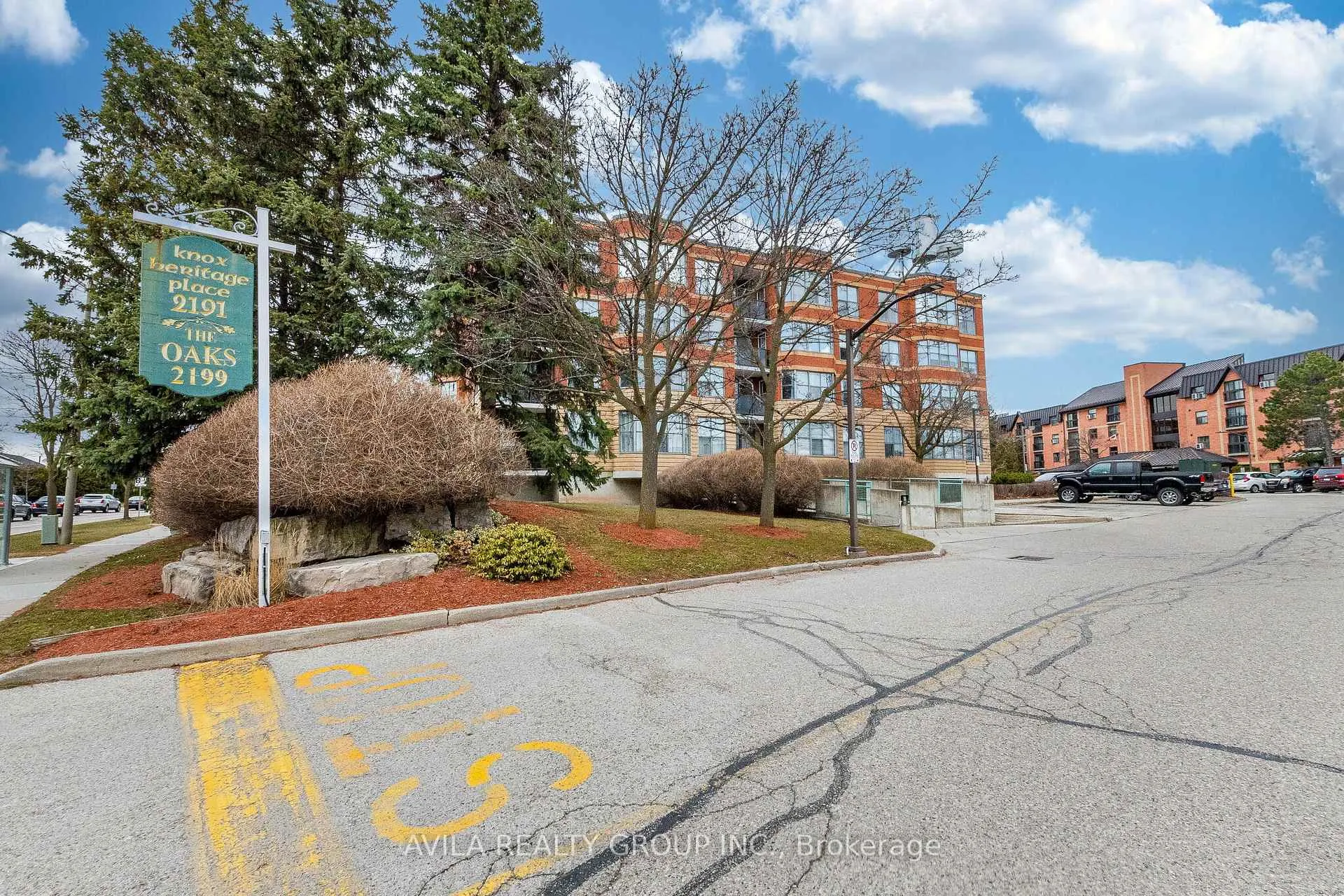 Photo 7 of Unit 409, 2199 Sixth Line, Oakville, River Oaks — HOMEH