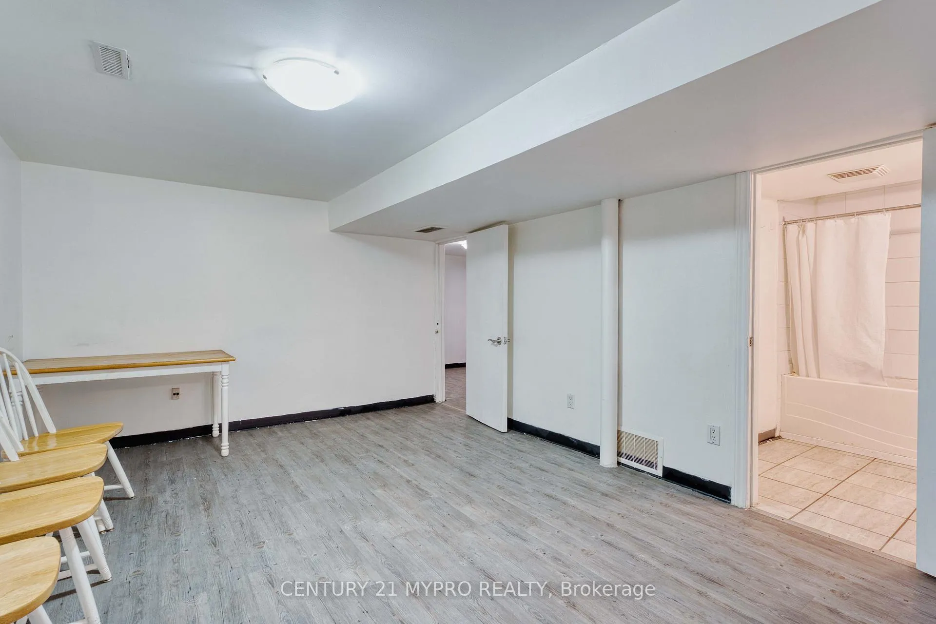 Photo 5 of Unit Lower, 724 Adelaide Street N, London, East G — HOMEH