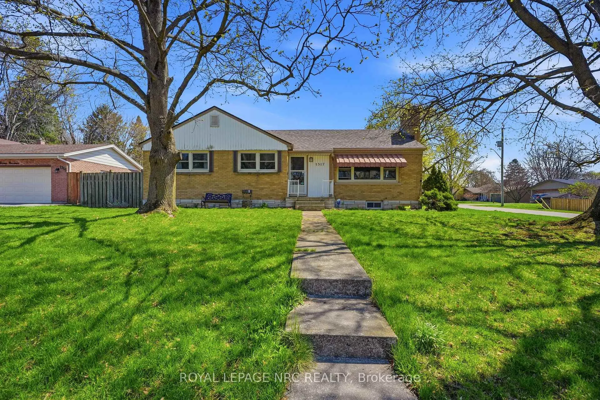 Photo 2 of 1317 Haist Street, Pelham, Fonthill — HOMEH