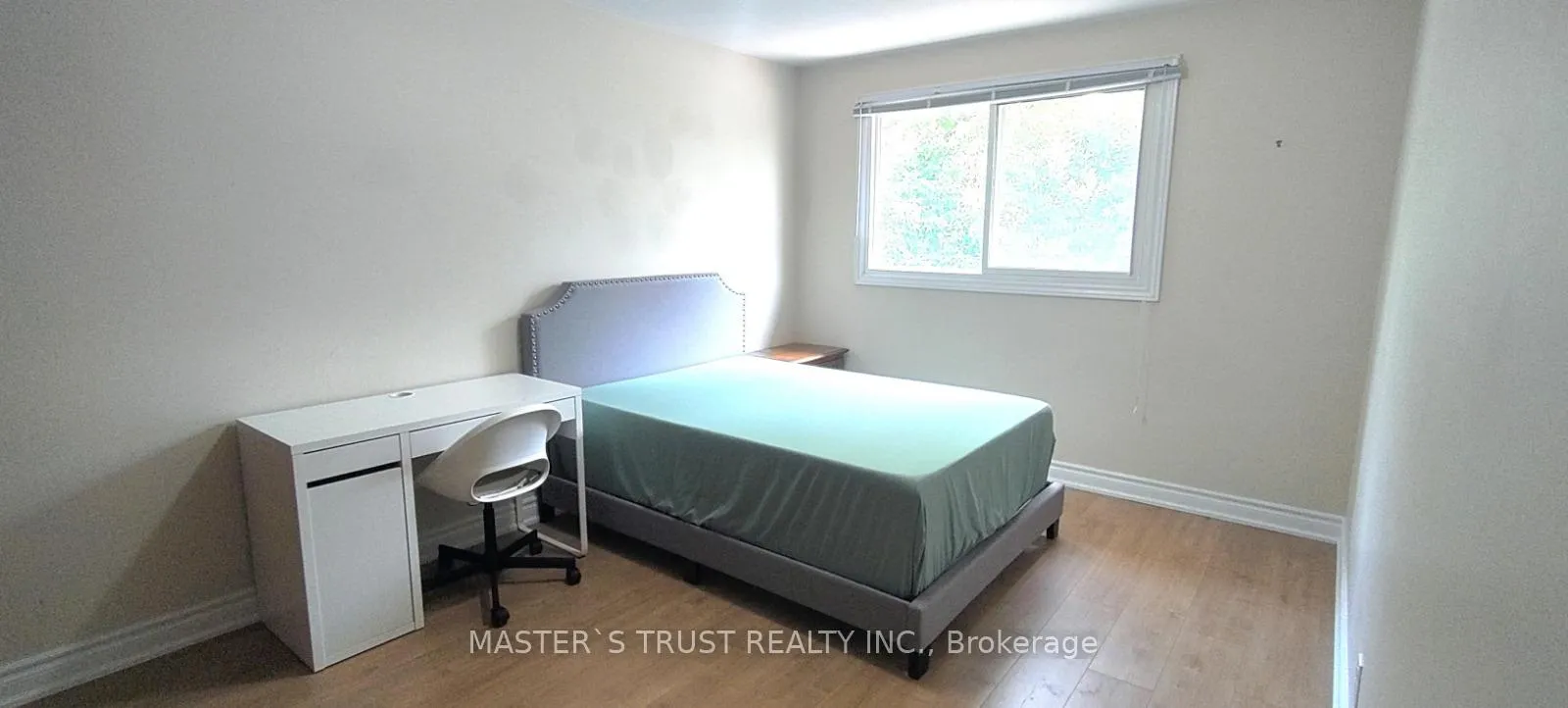 Front of Unit Rm 1, 95 Orsett Street