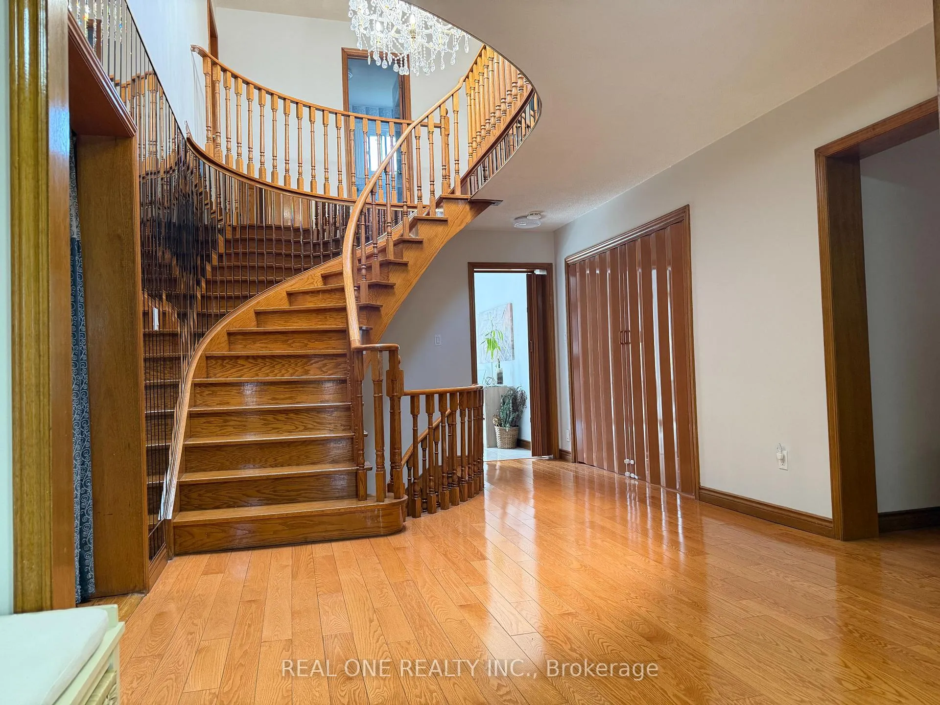 Photo 4 of 14 Empringham Crescent, Markham, Milliken Mills West — HOMEH