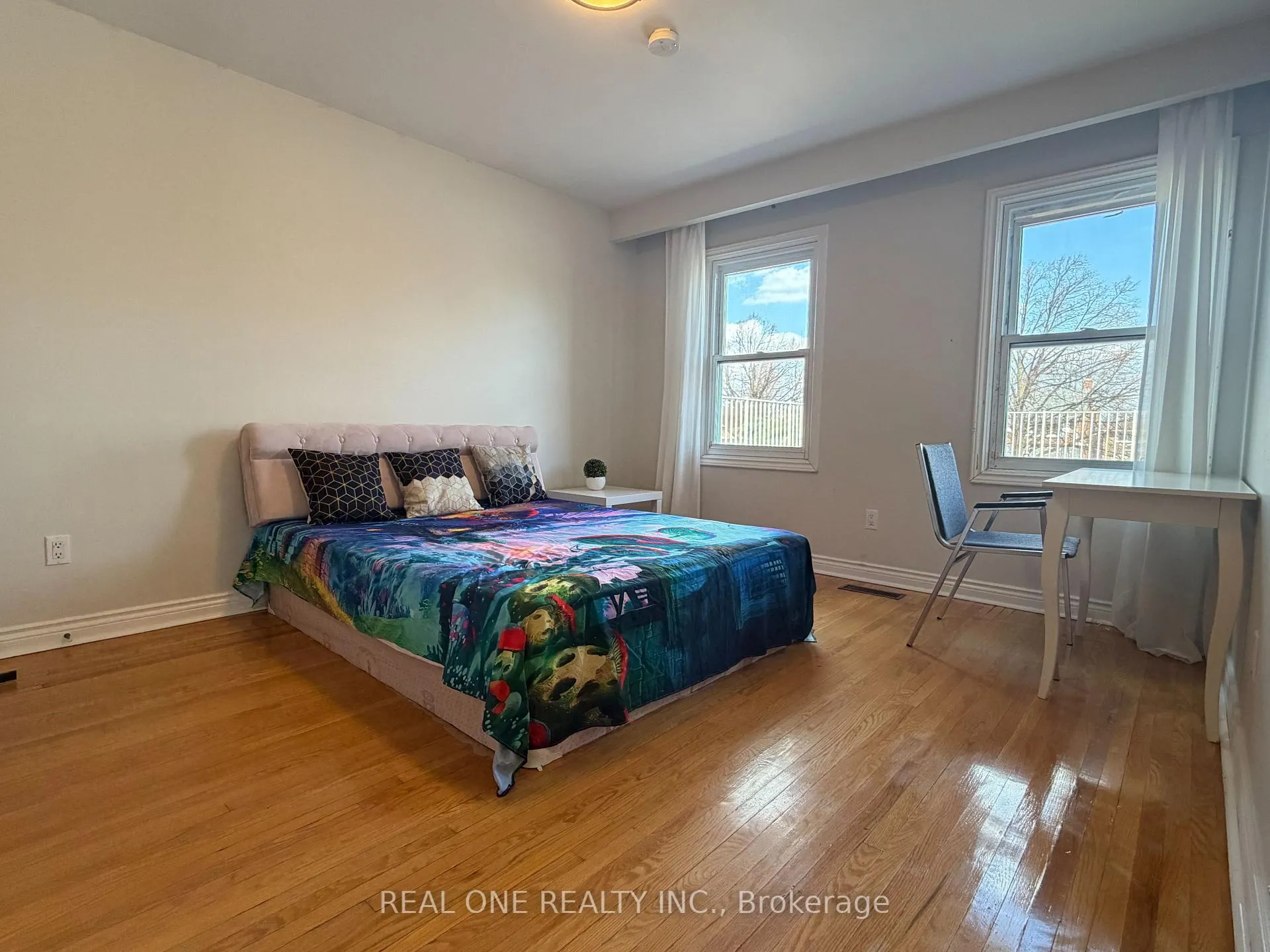 Photo 8 of 14 Empringham Crescent, Markham, Milliken Mills West — HOMEH
