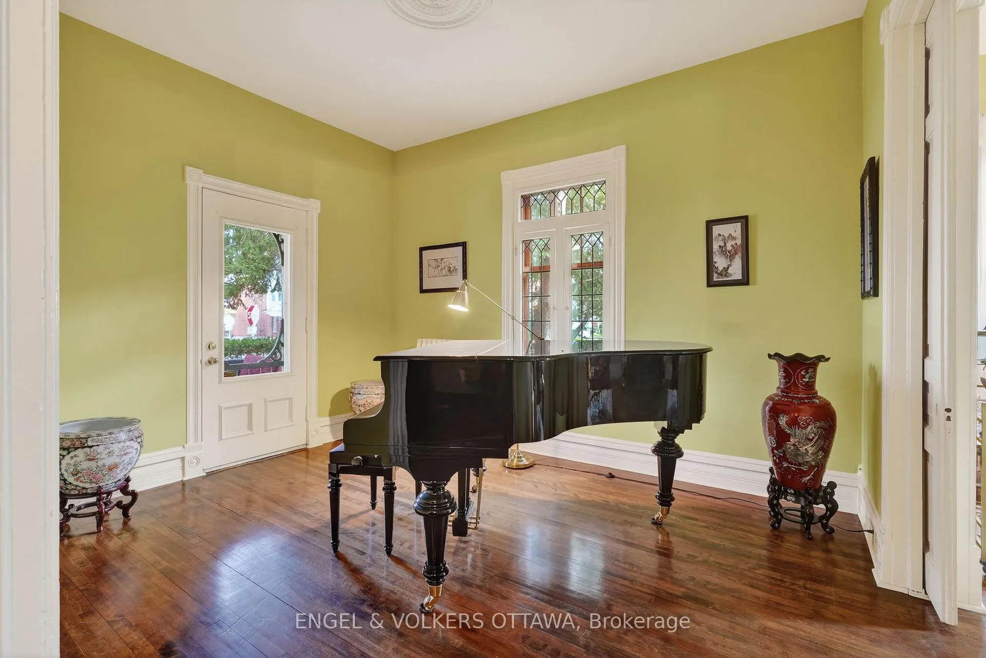 Photo 8 of 110 Waverley Street, Ottawa, Ottawa Centre/Golden Triangle — HOMEH