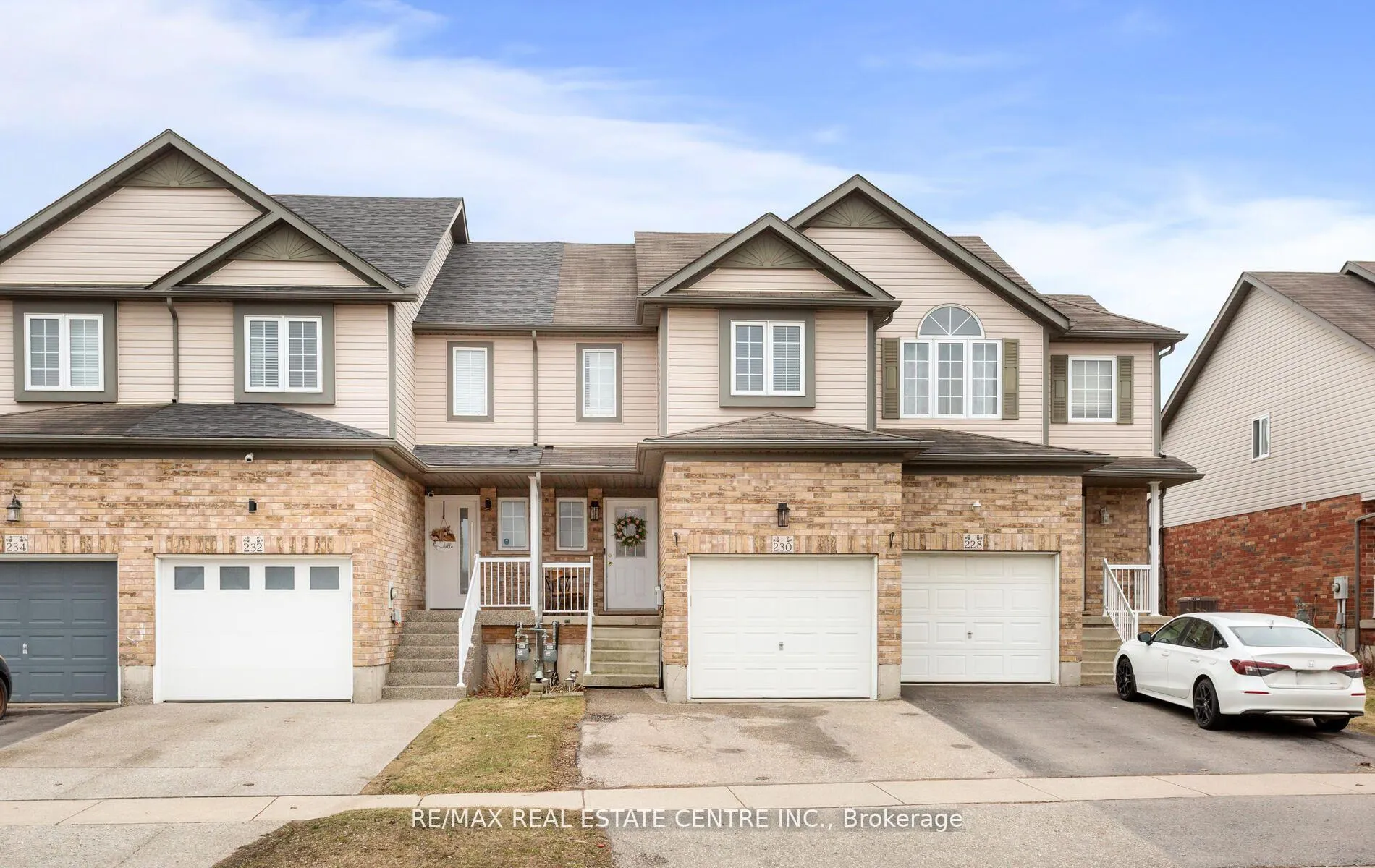 Photo 2 of 230 Sophia Crescent, Kitchener — HOMEH