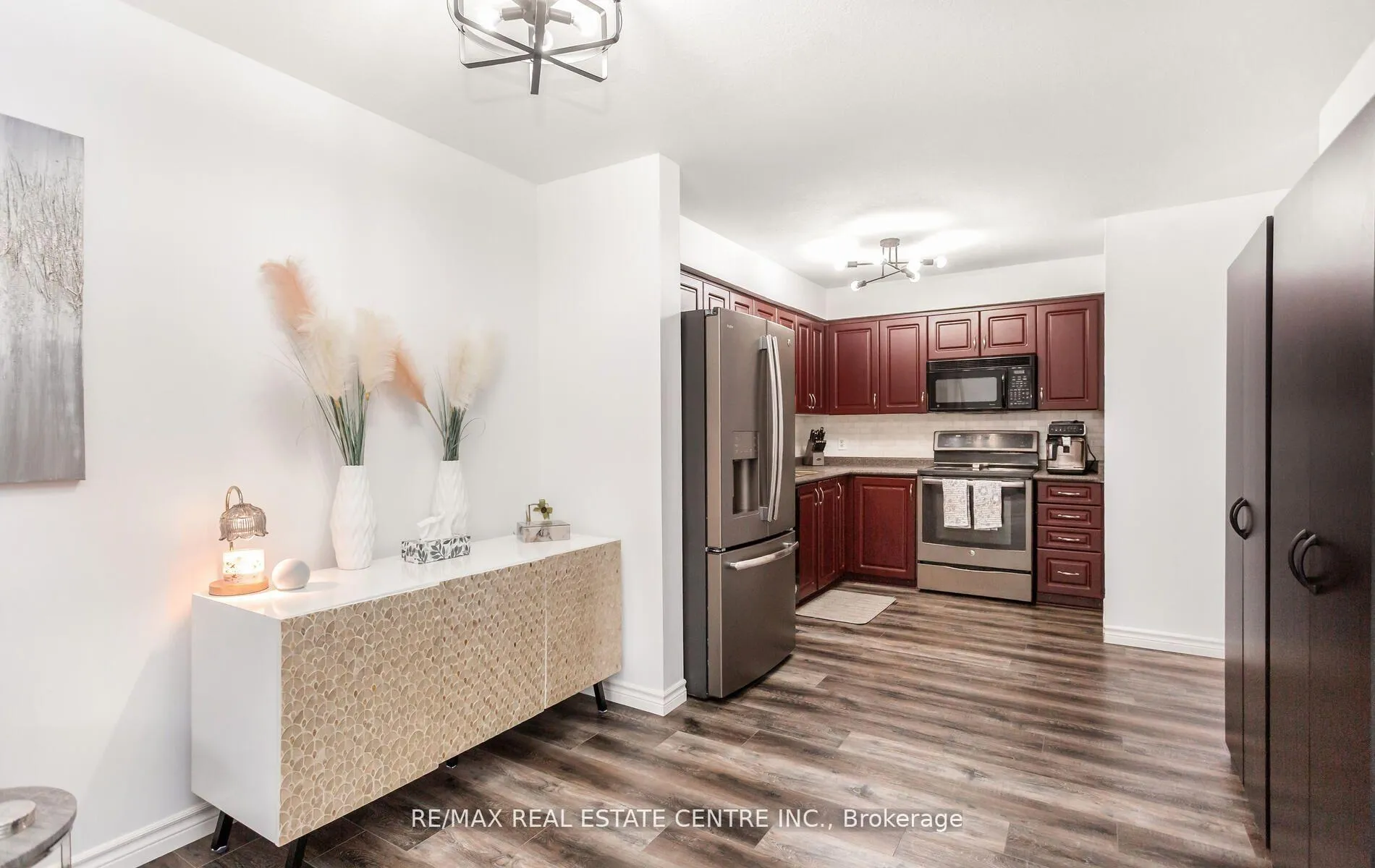 Photo 10 of 230 Sophia Crescent, Kitchener — HOMEH