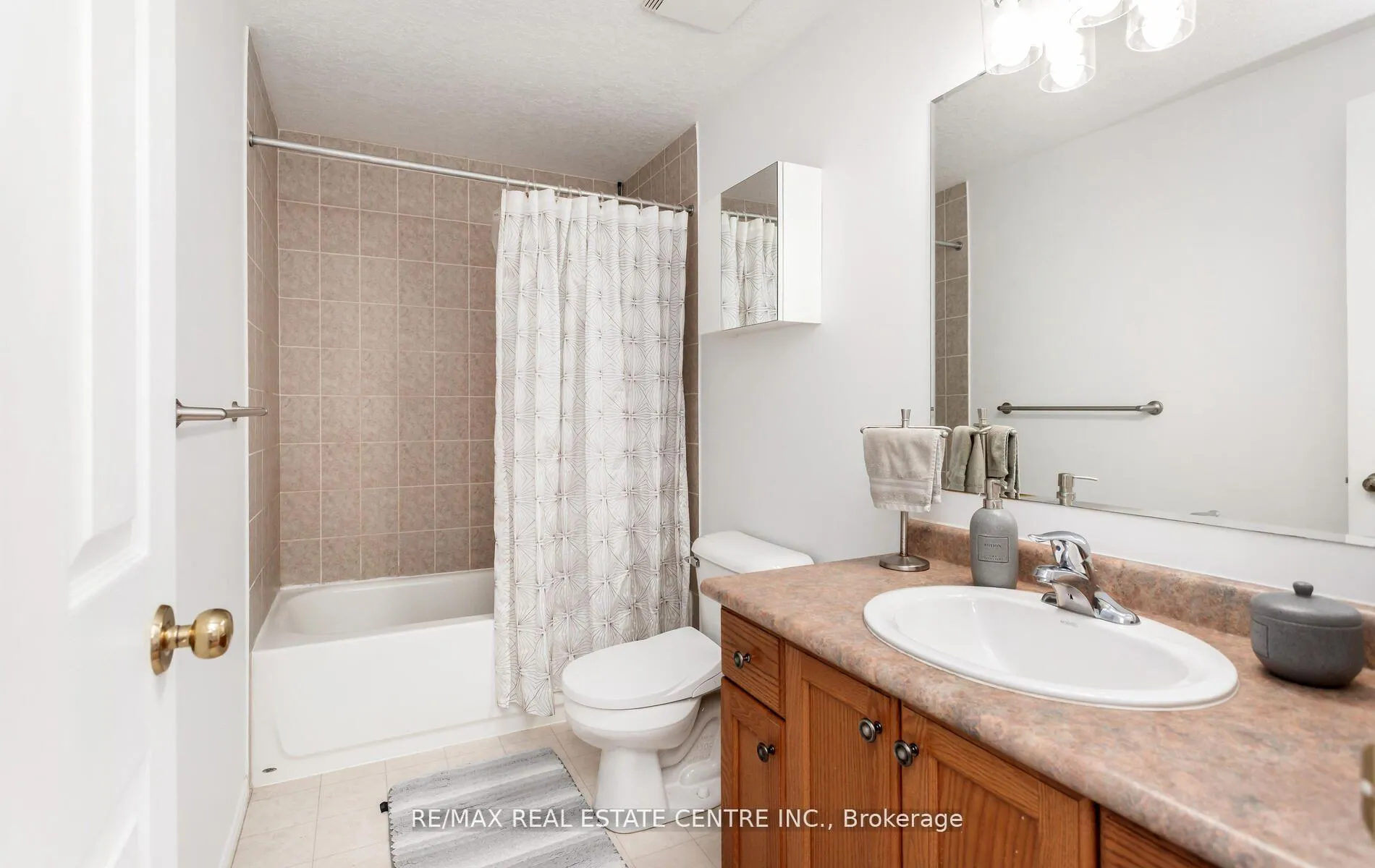 Photo 34 of 230 Sophia Crescent, Kitchener — HOMEH