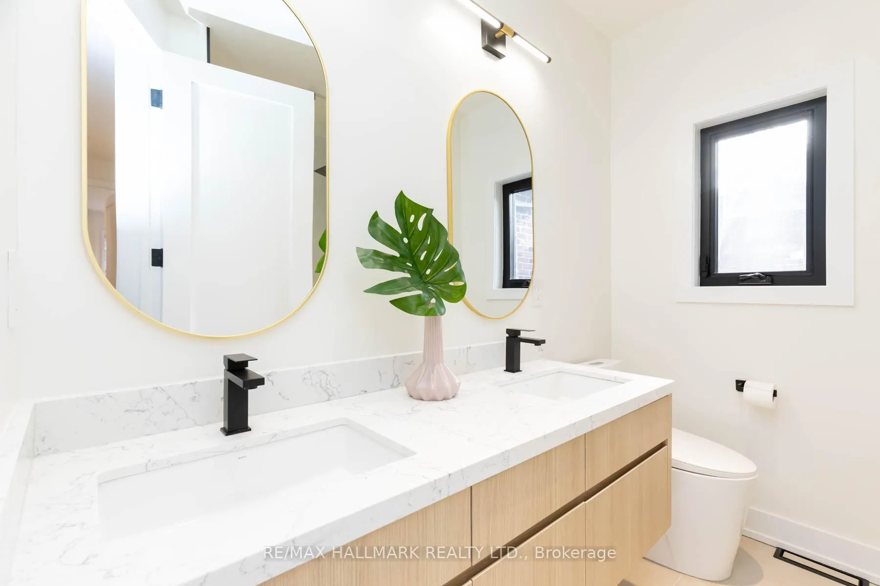 Photo 23 of 147 Parkmount Road, Toronto, Greenwood-Coxwell — HOMEH