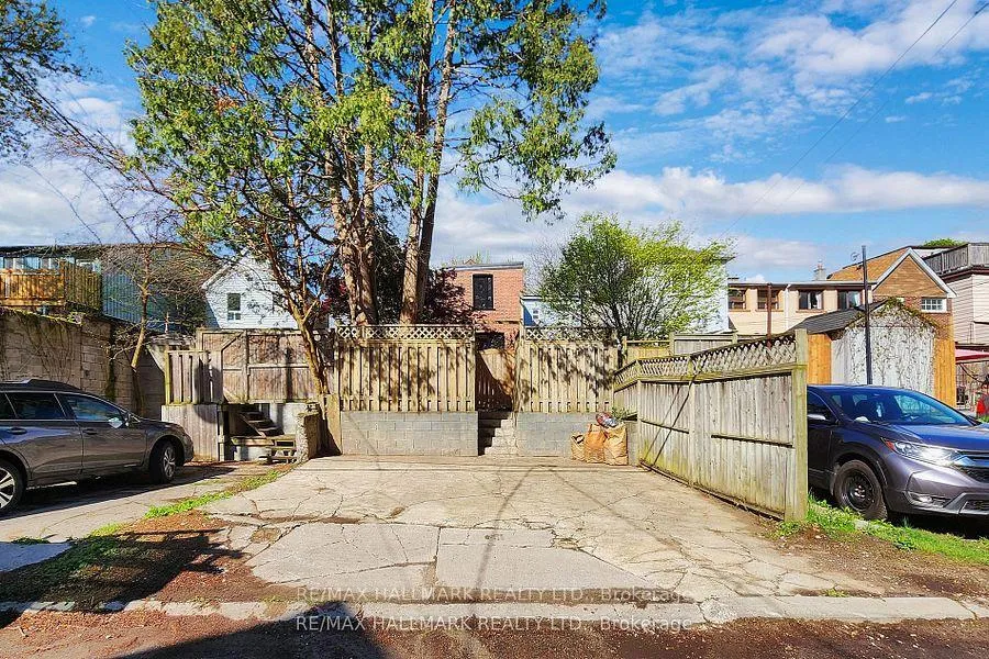 Photo 39 of 147 Parkmount Road, Toronto, Greenwood-Coxwell — HOMEH