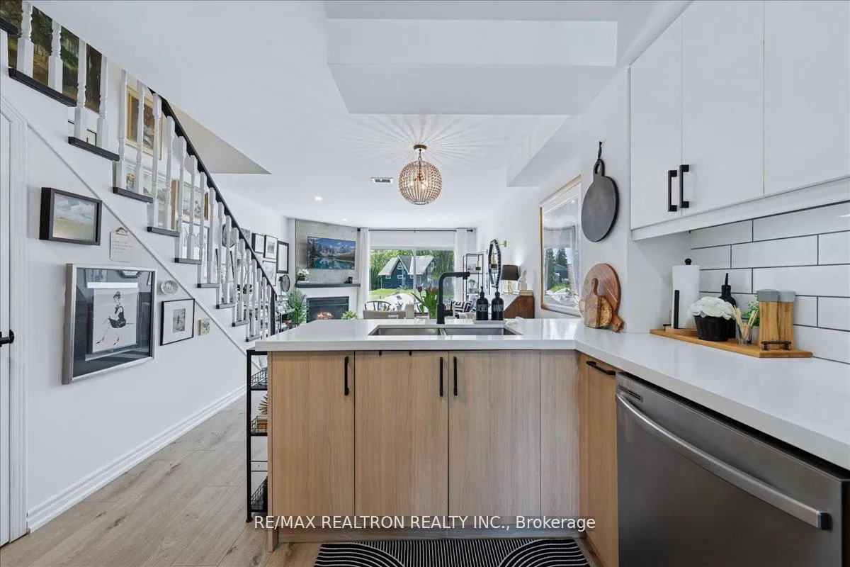 Photo 13 of Unit 4, 2 Laguna Parkway, Ramara, Brechin — HOMEH