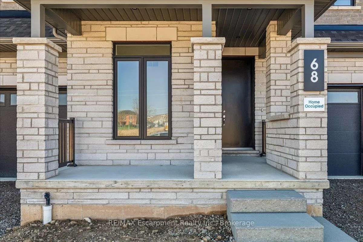 Photo 3 of 68 Valley Trail Place, Hamilton, Waterdown — HOMEH
