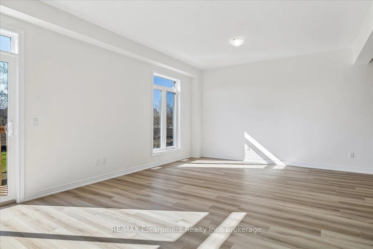 Photo 12 of 68 Valley Trail Place, Hamilton, Waterdown — HOMEH