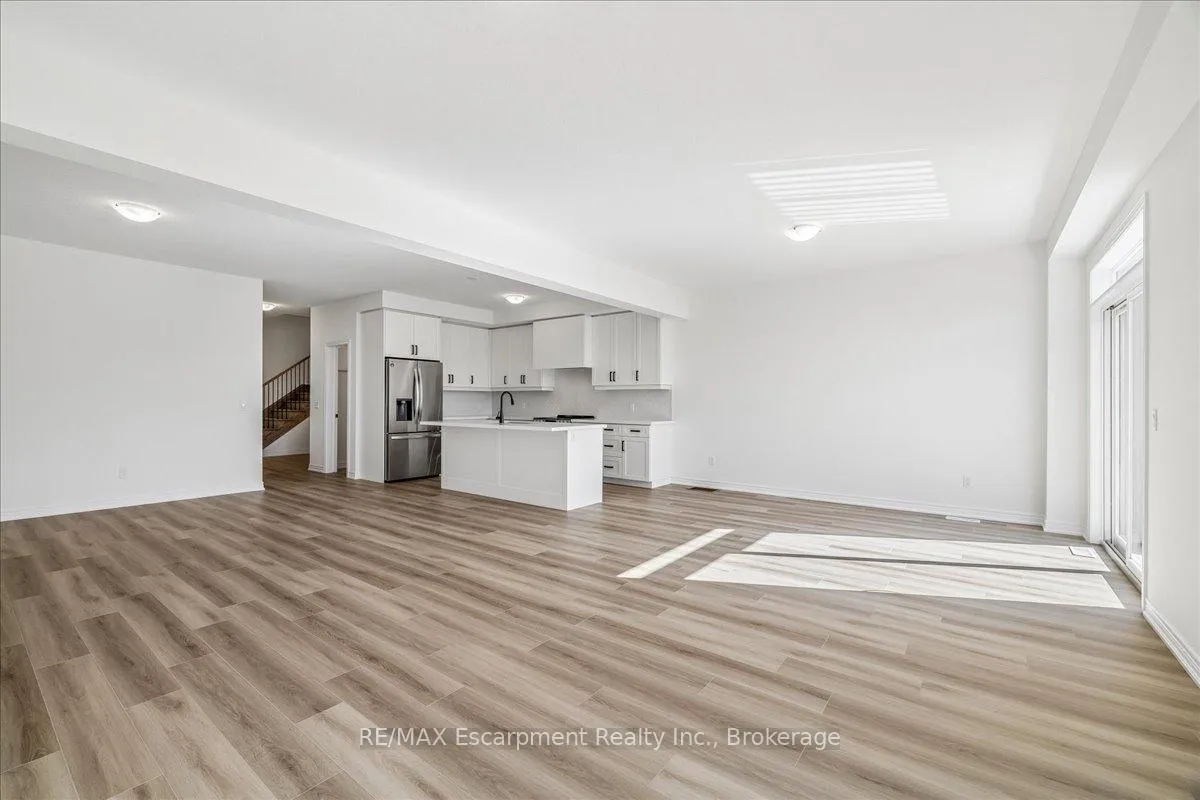 Photo 13 of 68 Valley Trail Place, Hamilton, Waterdown — HOMEH