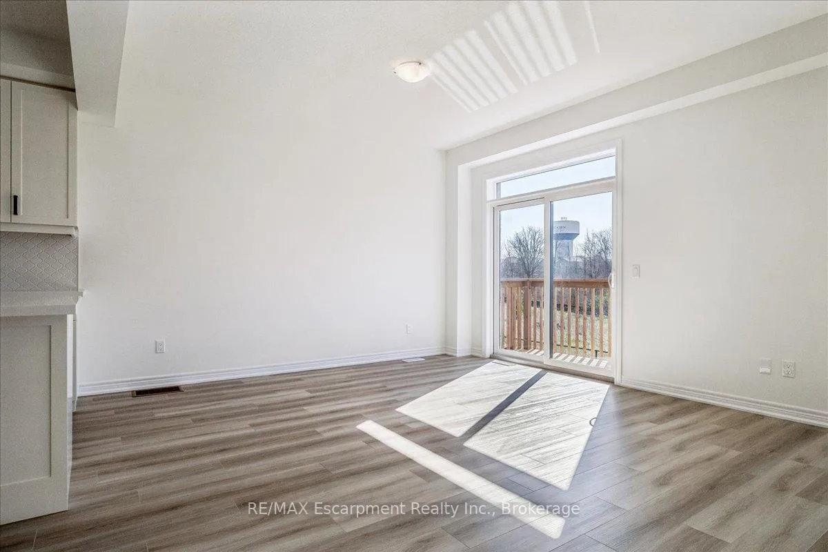 Photo 15 of 68 Valley Trail Place, Hamilton, Waterdown — HOMEH