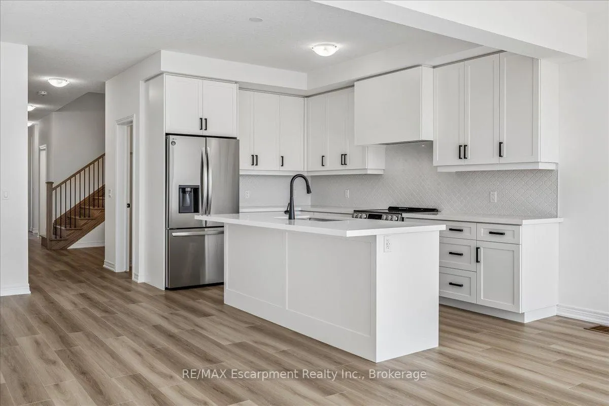 Photo 16 of 68 Valley Trail Place, Hamilton, Waterdown — HOMEH