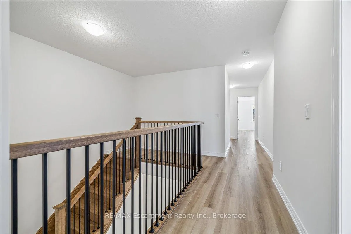 Photo 19 of 68 Valley Trail Place, Hamilton, Waterdown — HOMEH