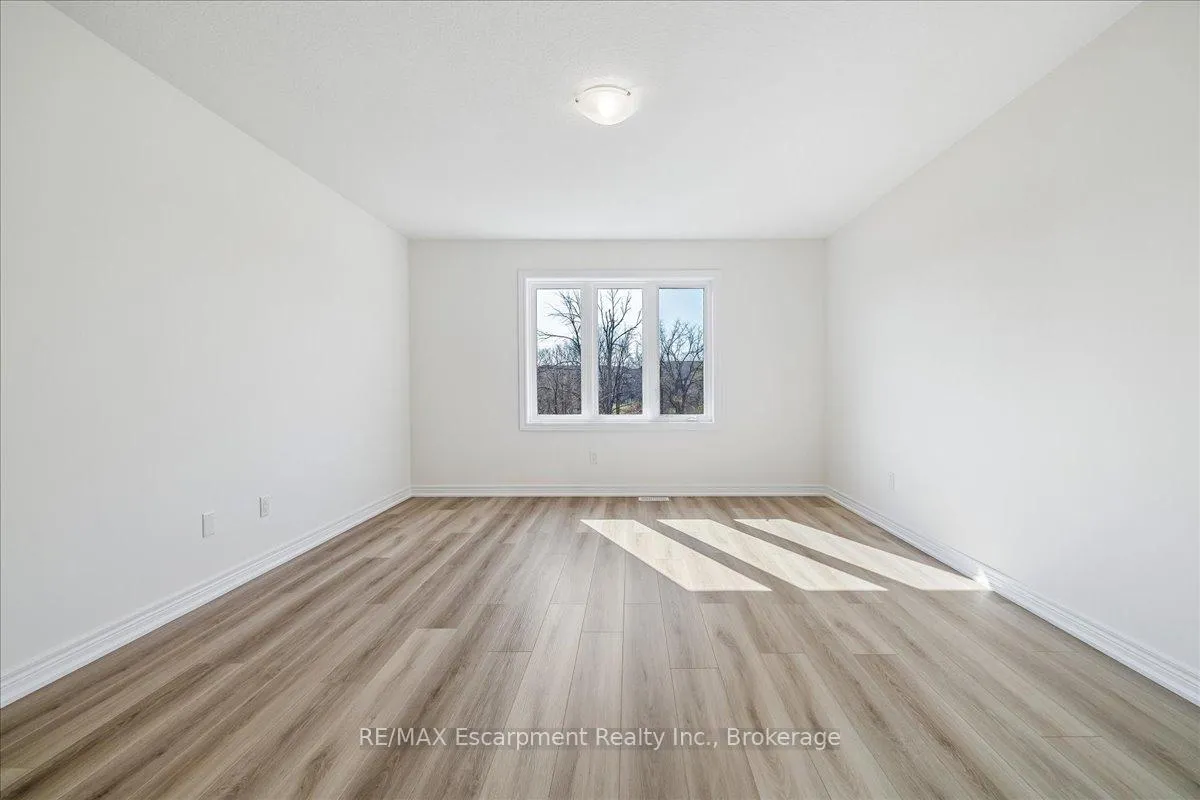 Photo 21 of 68 Valley Trail Place, Hamilton, Waterdown — HOMEH