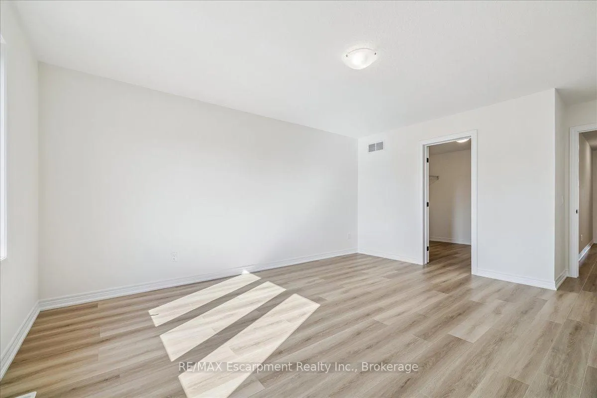 Photo 22 of 68 Valley Trail Place, Hamilton, Waterdown — HOMEH