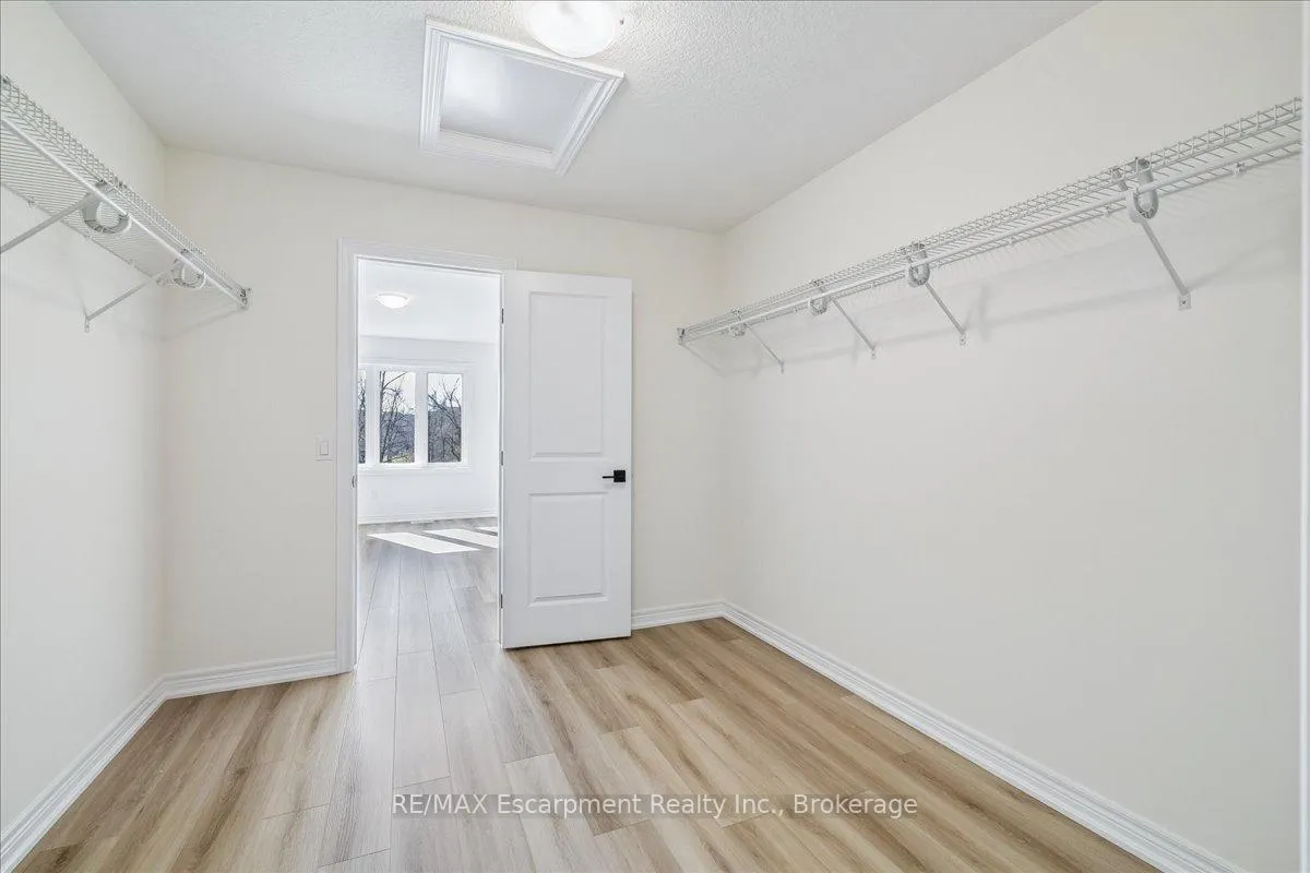 Photo 24 of 68 Valley Trail Place, Hamilton, Waterdown — HOMEH