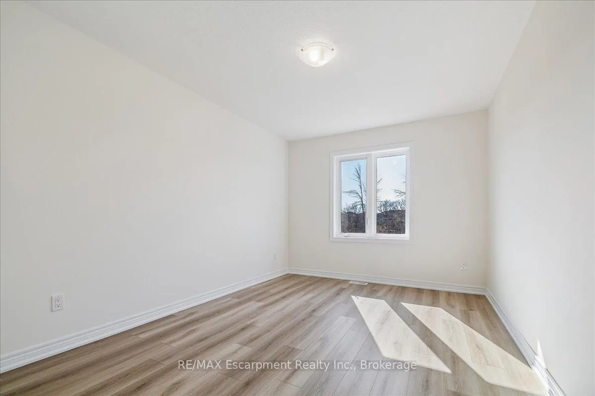 Photo 26 of 68 Valley Trail Place, Hamilton, Waterdown — HOMEH