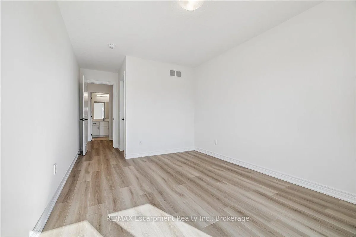 Photo 27 of 68 Valley Trail Place, Hamilton, Waterdown — HOMEH