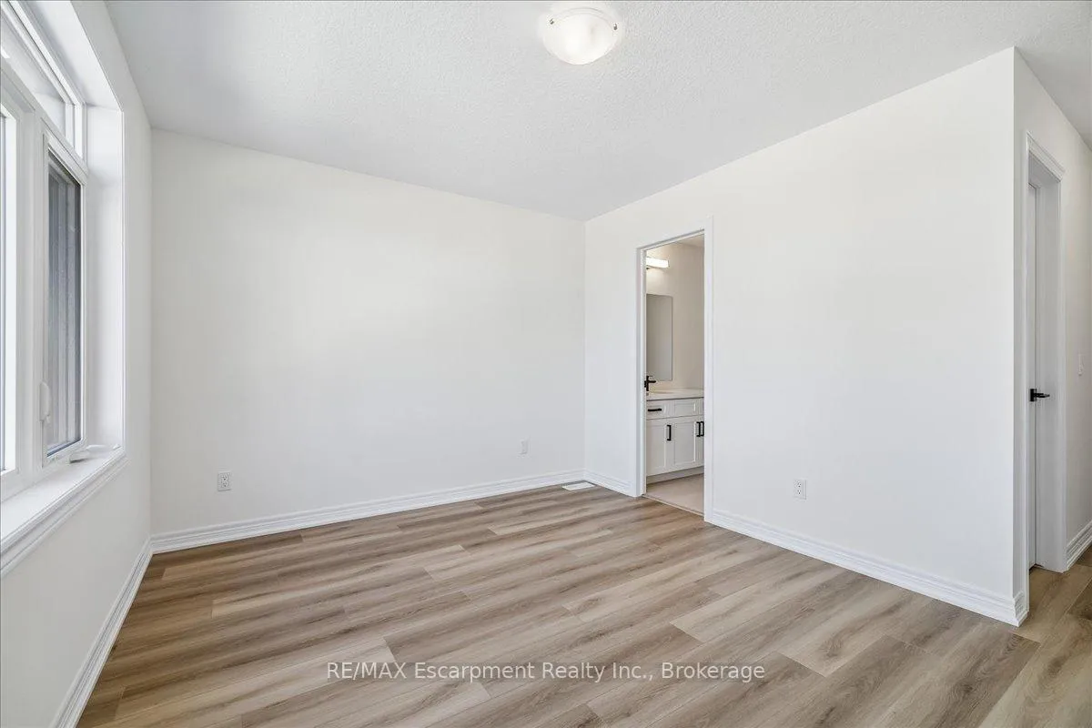 Photo 31 of 68 Valley Trail Place, Hamilton, Waterdown — HOMEH