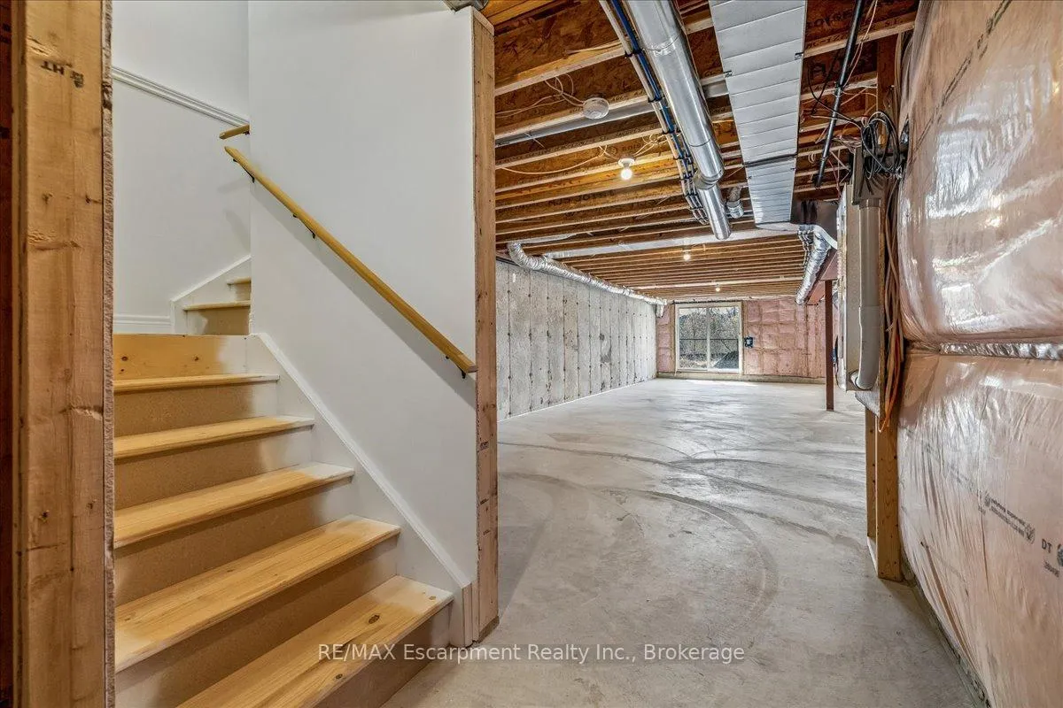 Photo 33 of 68 Valley Trail Place, Hamilton, Waterdown — HOMEH