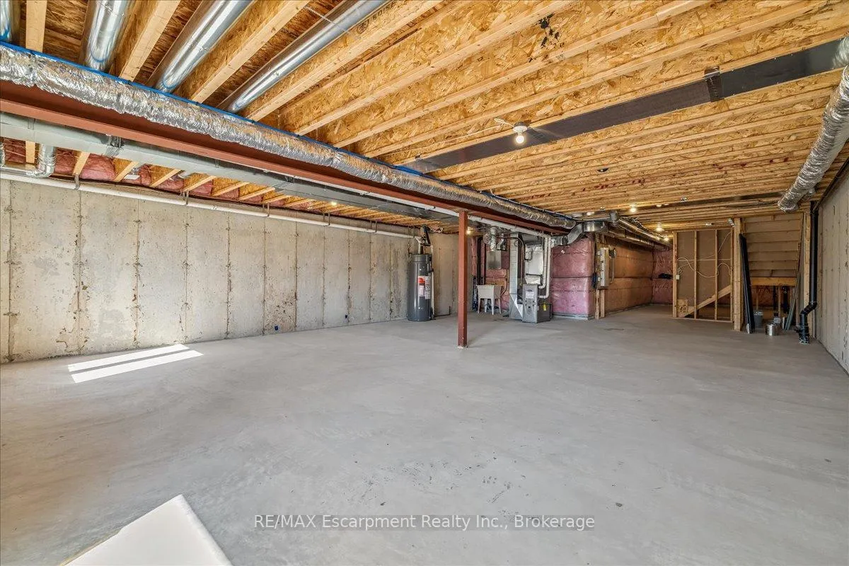 Photo 35 of 68 Valley Trail Place, Hamilton, Waterdown — HOMEH