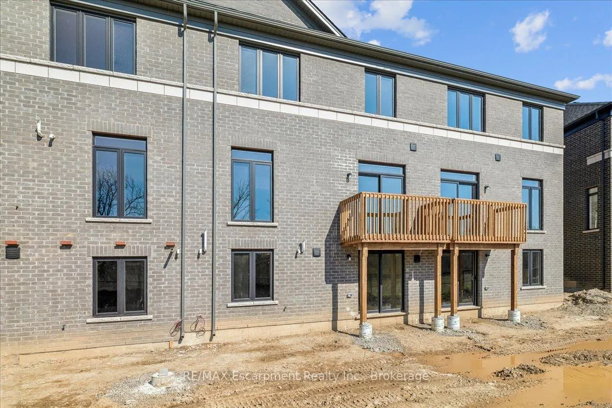 Photo 37 of 68 Valley Trail Place, Hamilton, Waterdown — HOMEH
