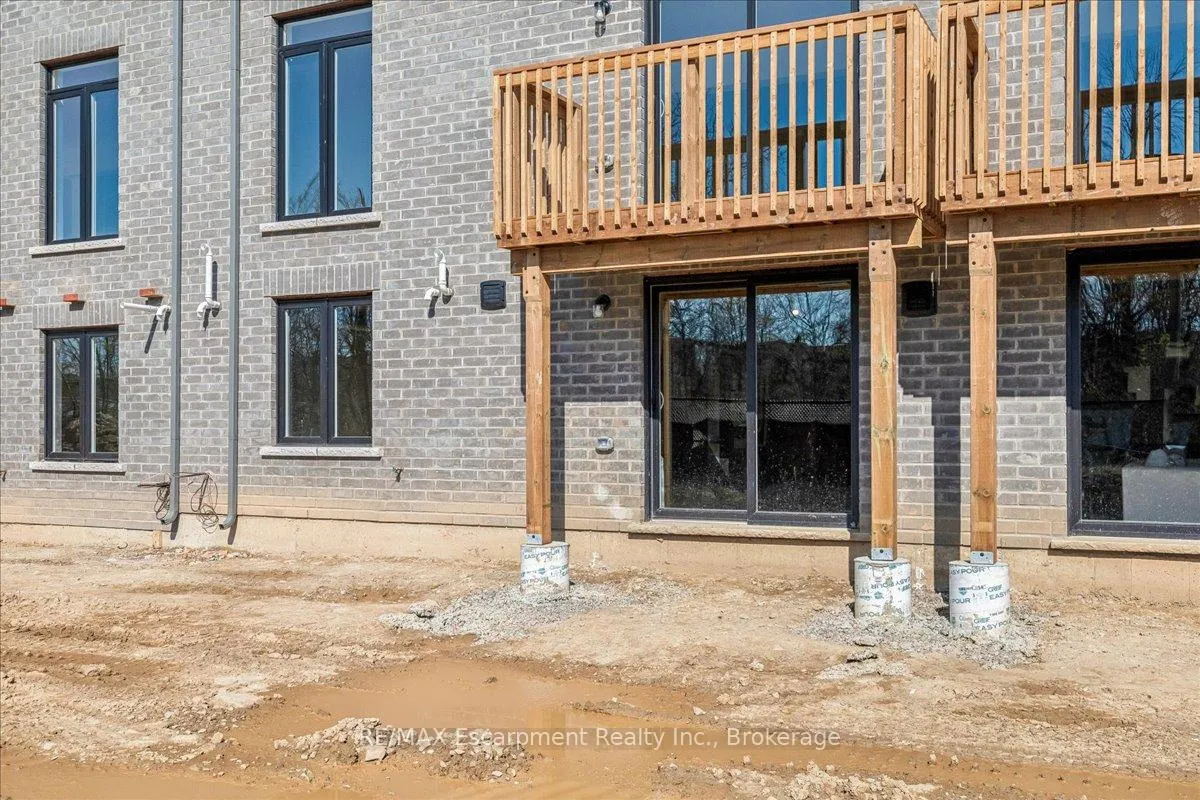 Photo 39 of 68 Valley Trail Place, Hamilton, Waterdown — HOMEH