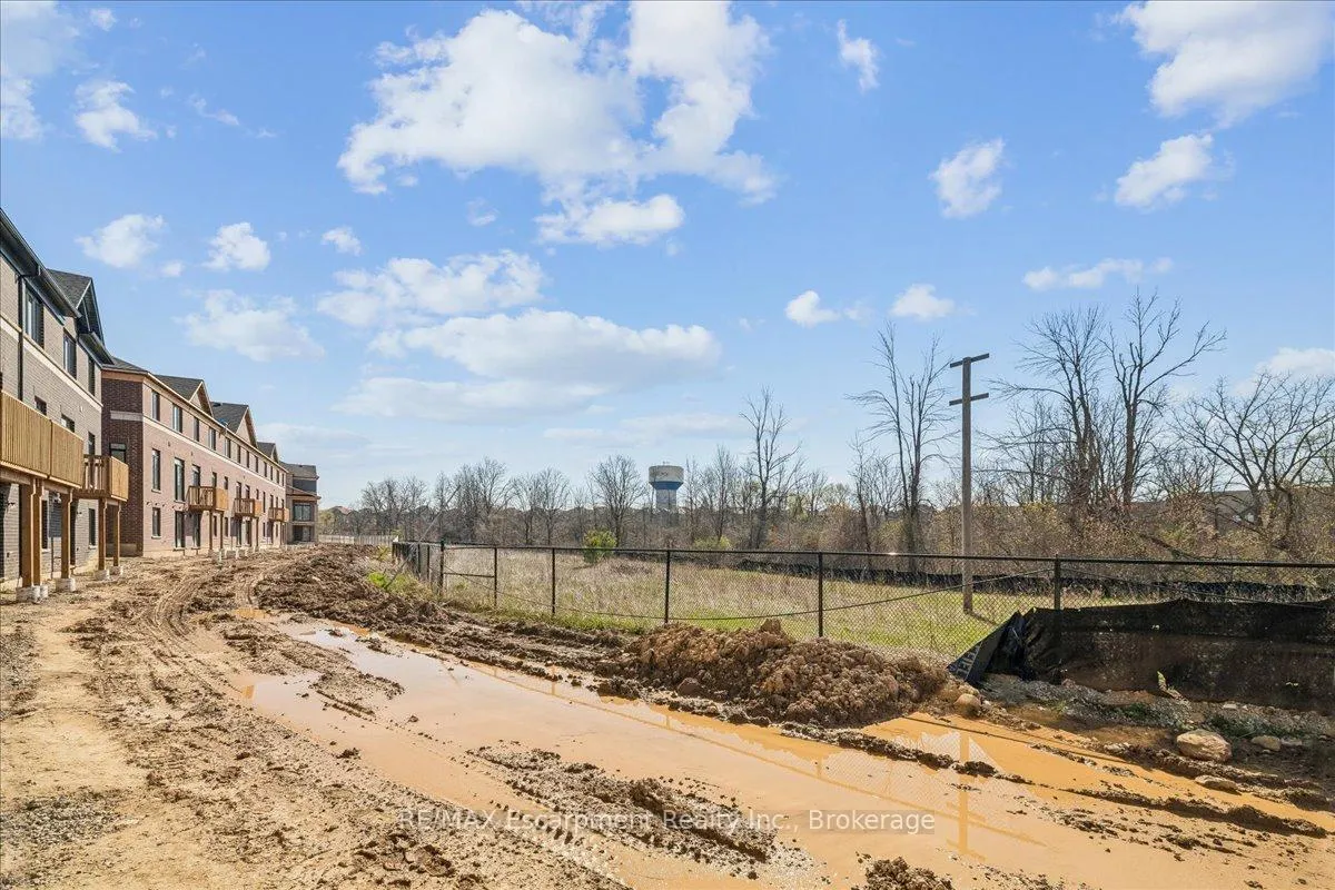 Photo 40 of 68 Valley Trail Place, Hamilton, Waterdown — HOMEH