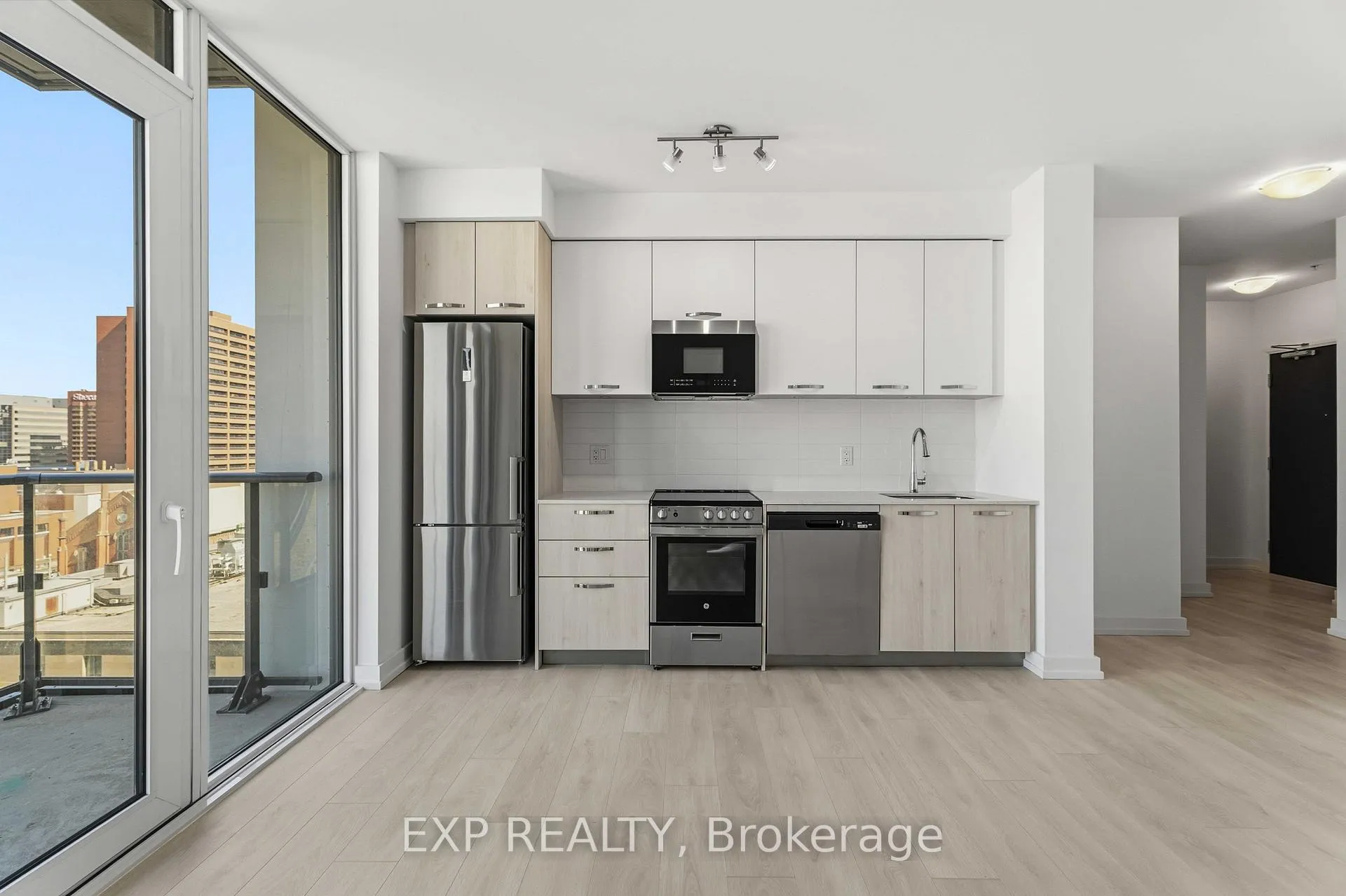 Photo 5 of Unit 1025, 75 James Street S, Hamilton, Corktown — HOMEH