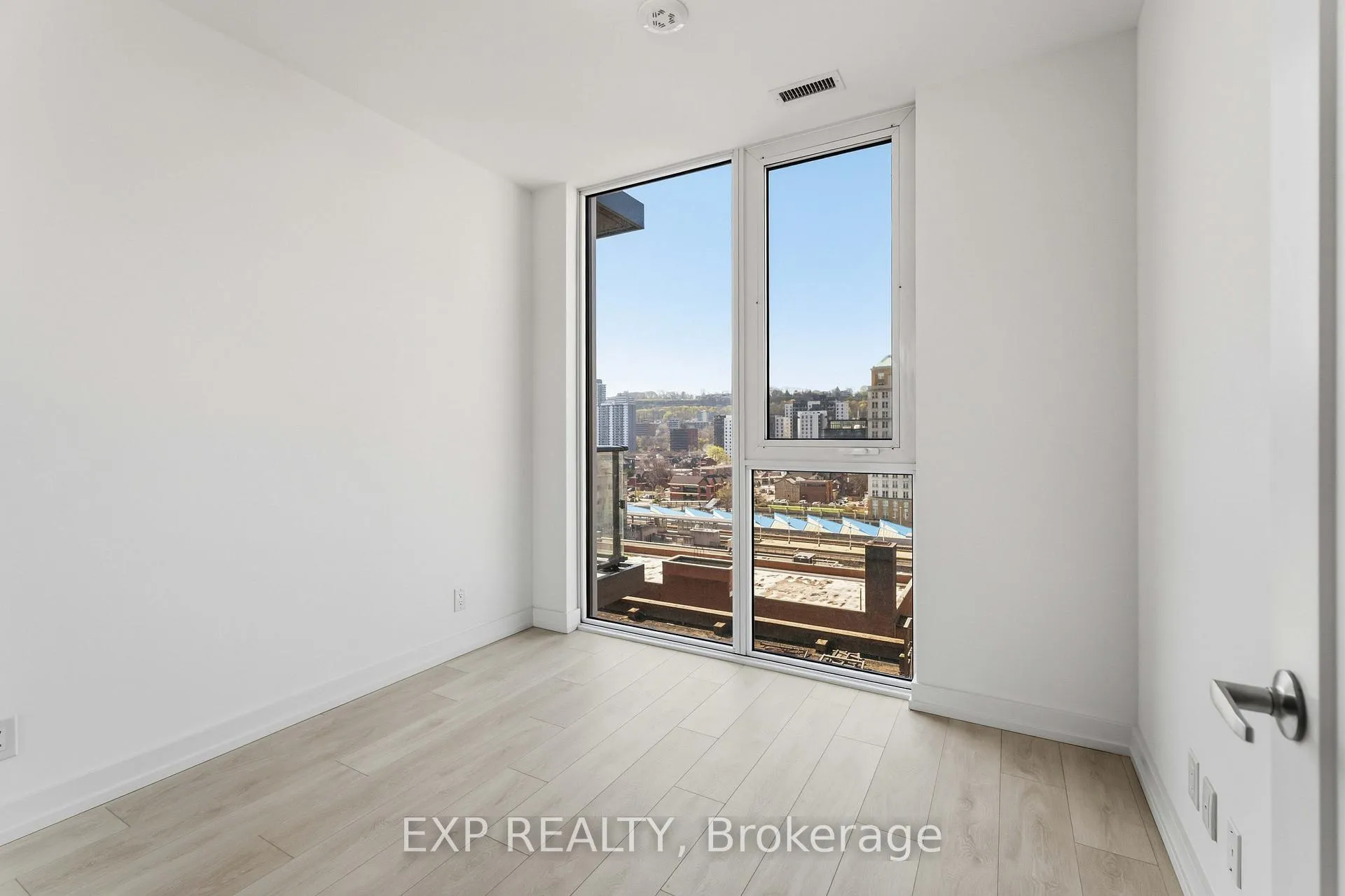 Photo 8 of Unit 1025, 75 James Street S, Hamilton, Corktown — HOMEH