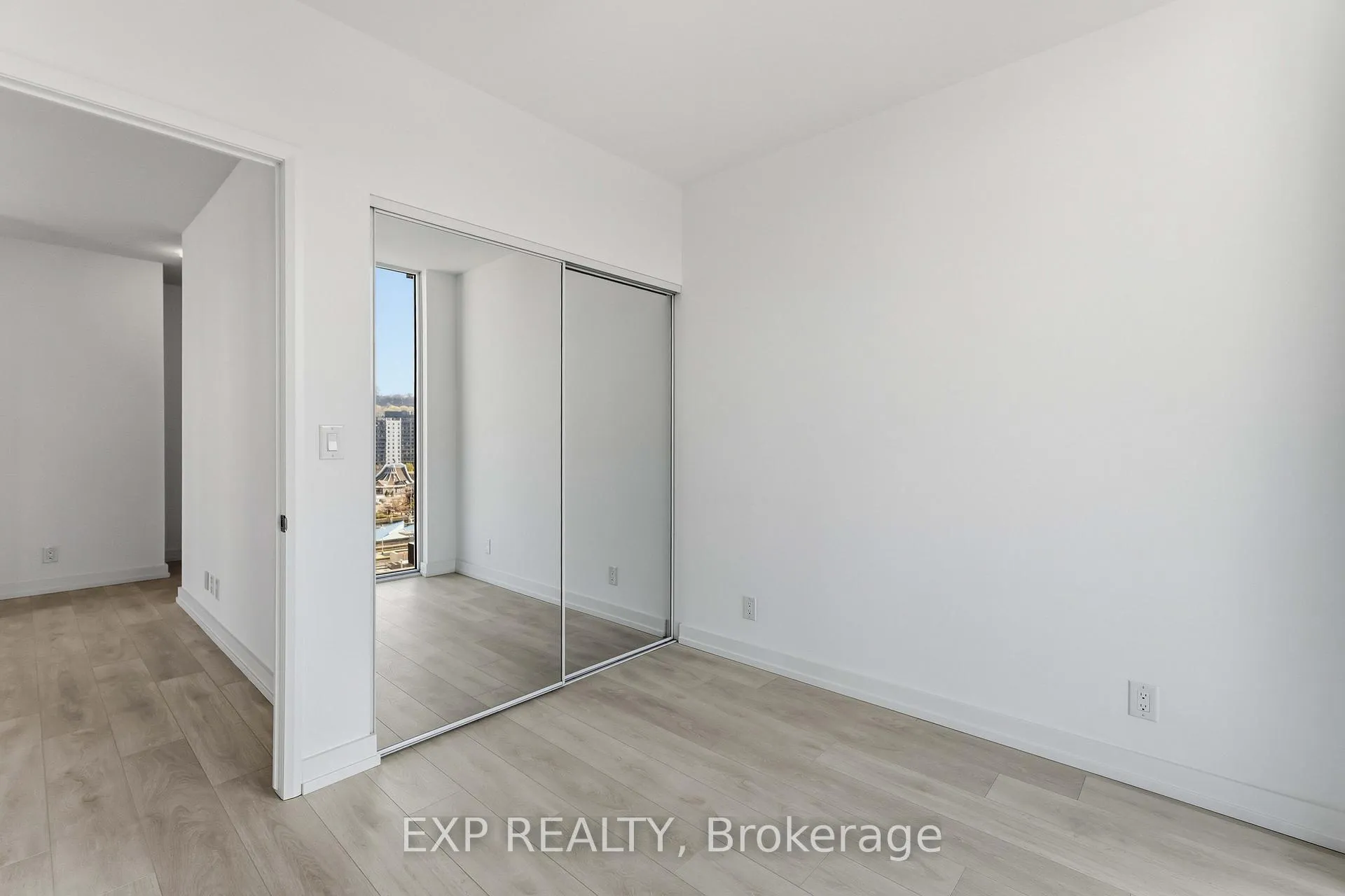 Photo 9 of Unit 1025, 75 James Street S, Hamilton, Corktown — HOMEH