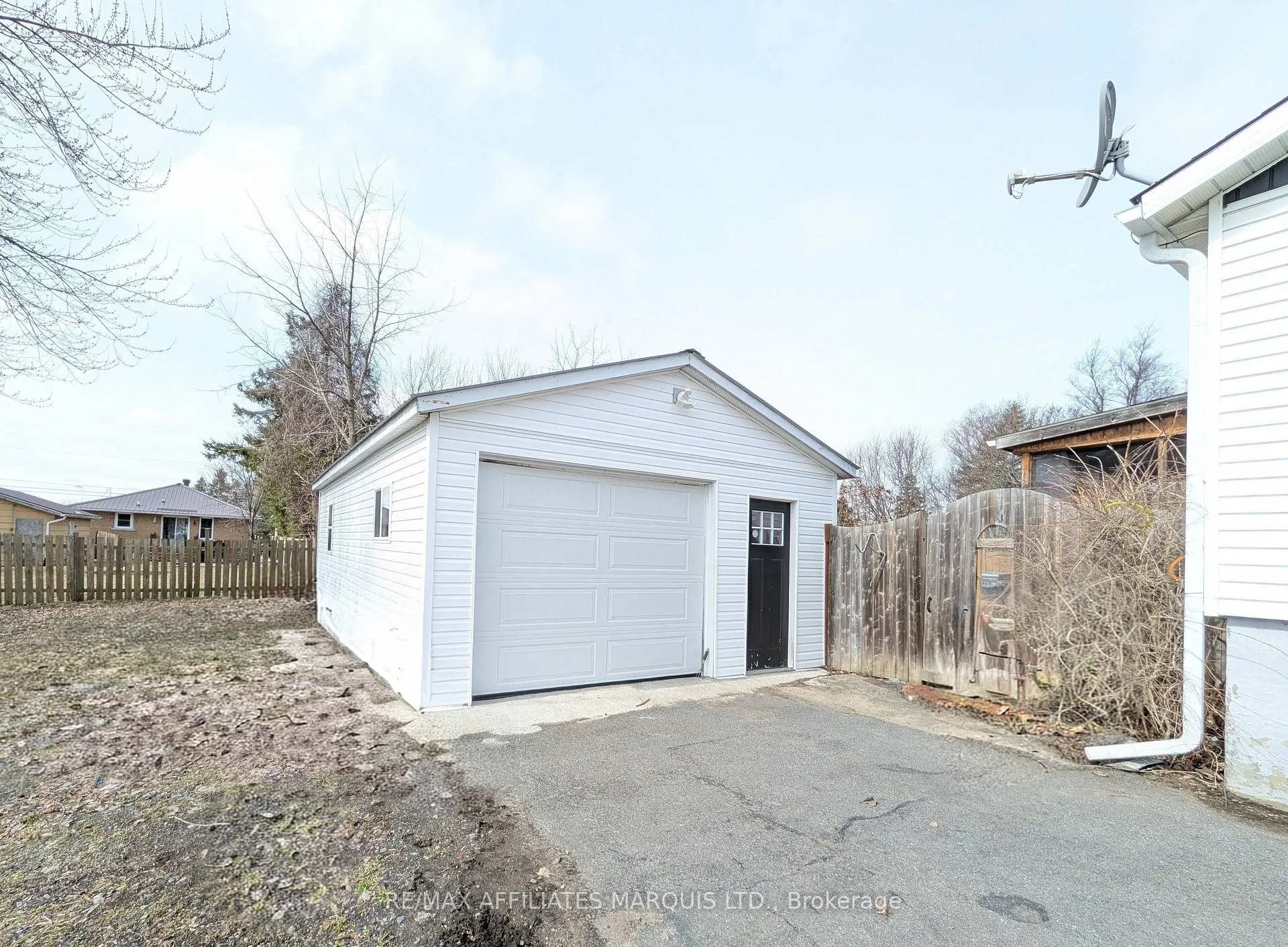 Photo 2 of 3300 Poirier Avenue, Cornwall — HOMEH