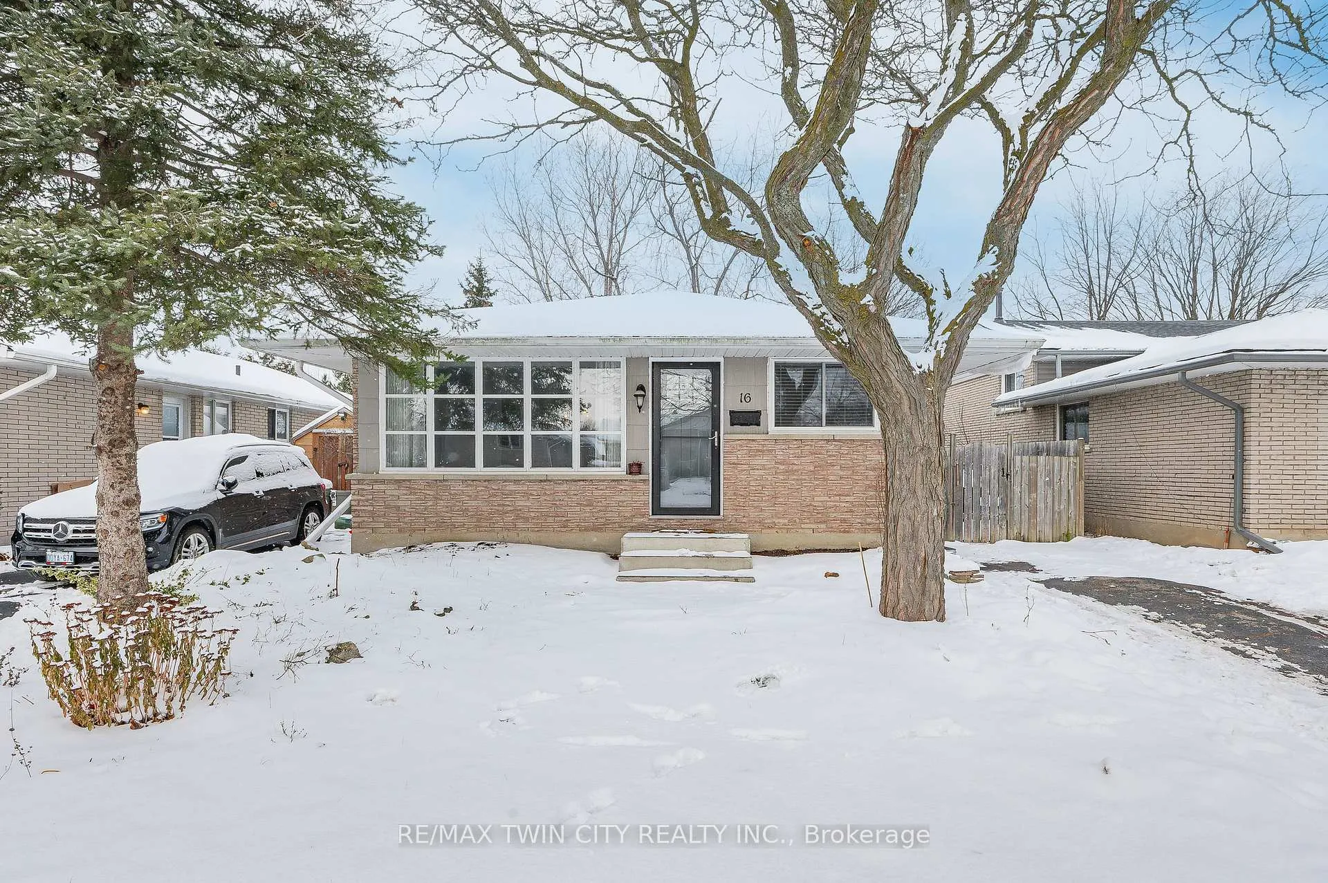 Photo 1 of 16 Overlea Crescent, Kitchener — HOMEH