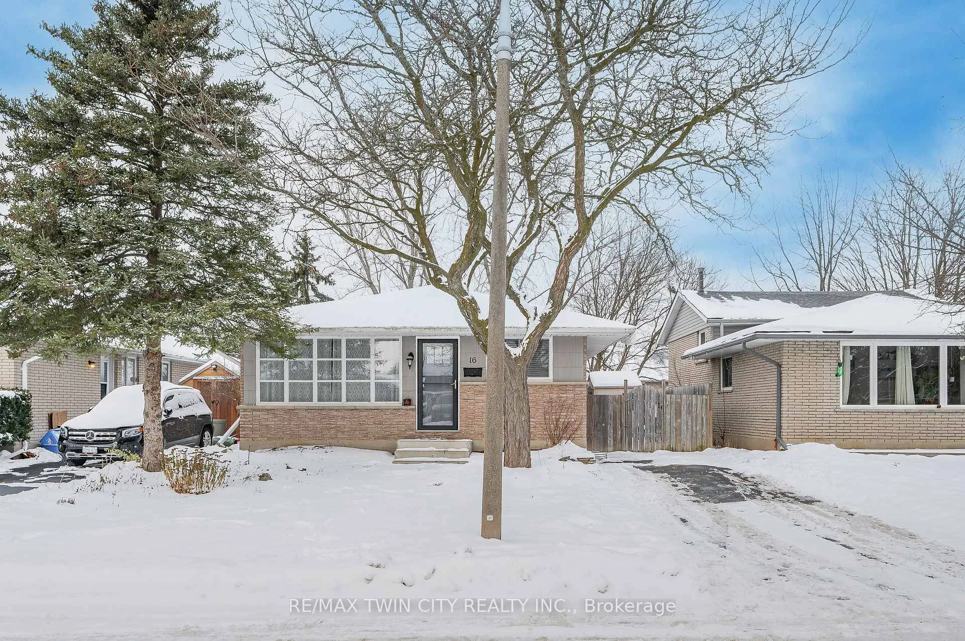 Photo 2 of 16 Overlea Crescent, Kitchener — HOMEH