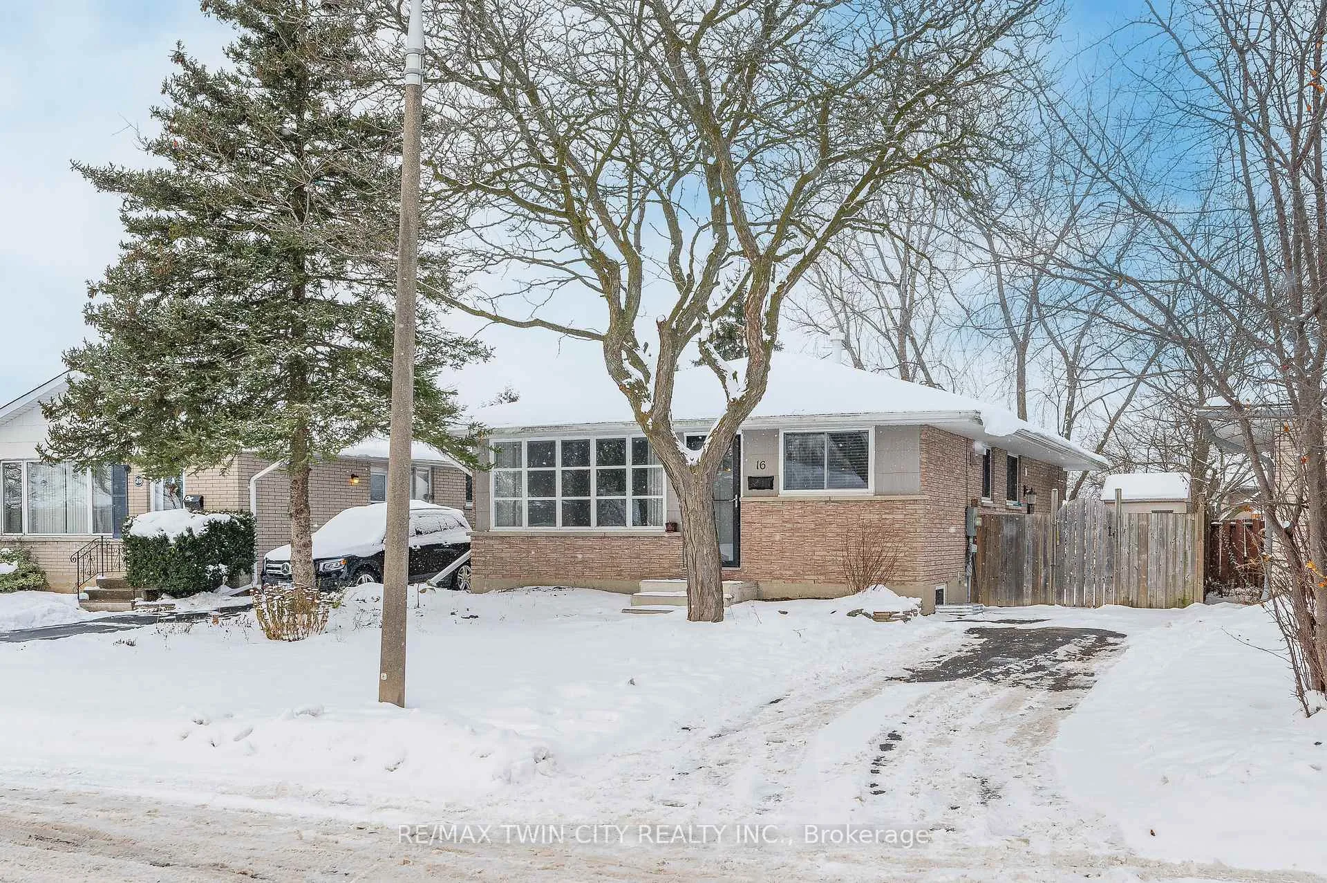 Photo 5 of 16 Overlea Crescent, Kitchener — HOMEH