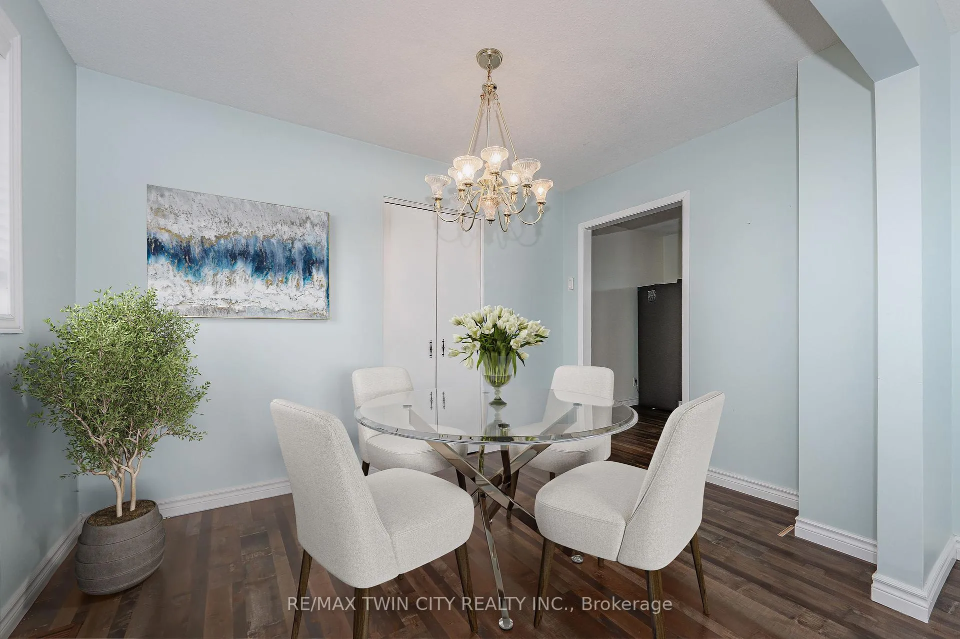 Photo 10 of 16 Overlea Crescent, Kitchener — HOMEH