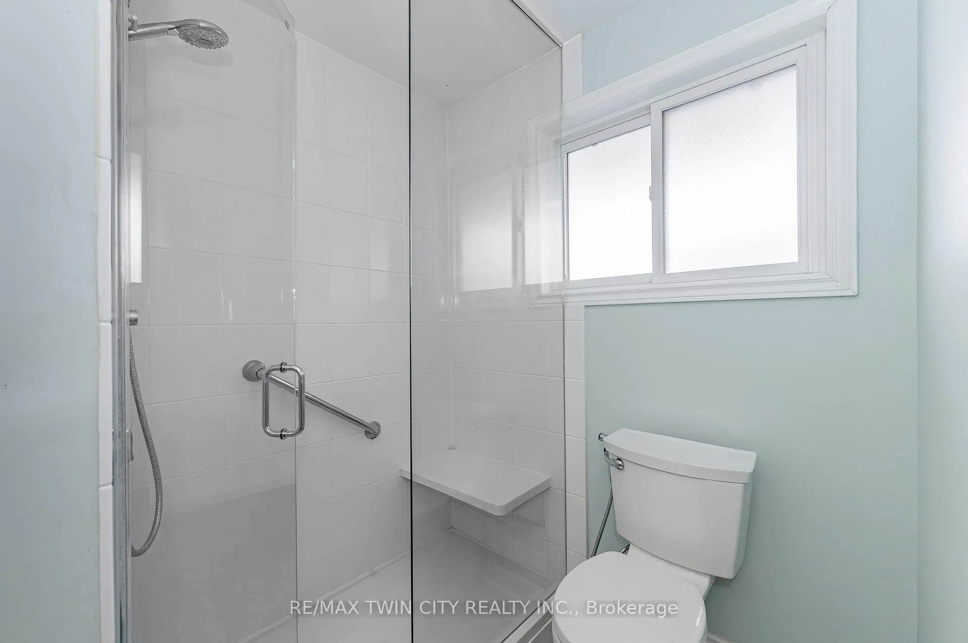 Photo 18 of 16 Overlea Crescent, Kitchener — HOMEH