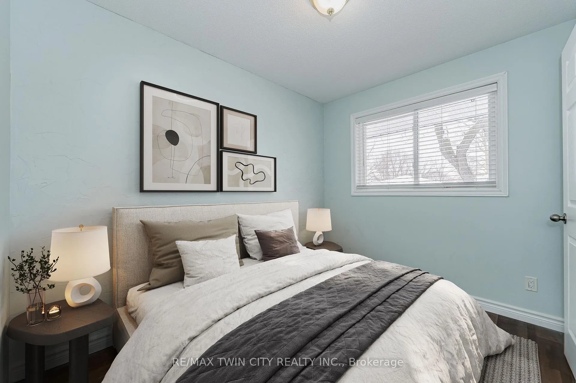 Photo 20 of 16 Overlea Crescent, Kitchener — HOMEH