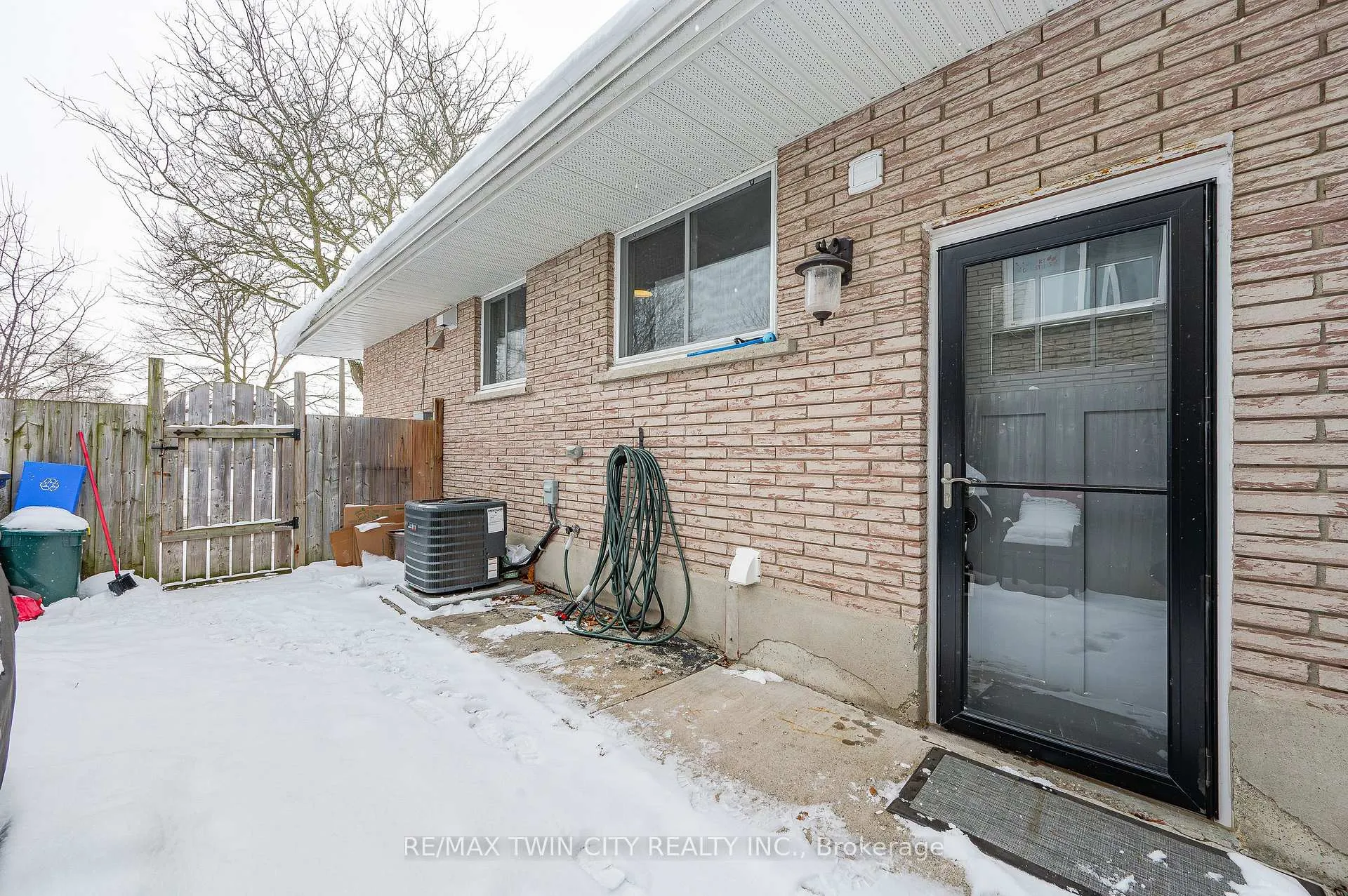 Photo 21 of 16 Overlea Crescent, Kitchener — HOMEH