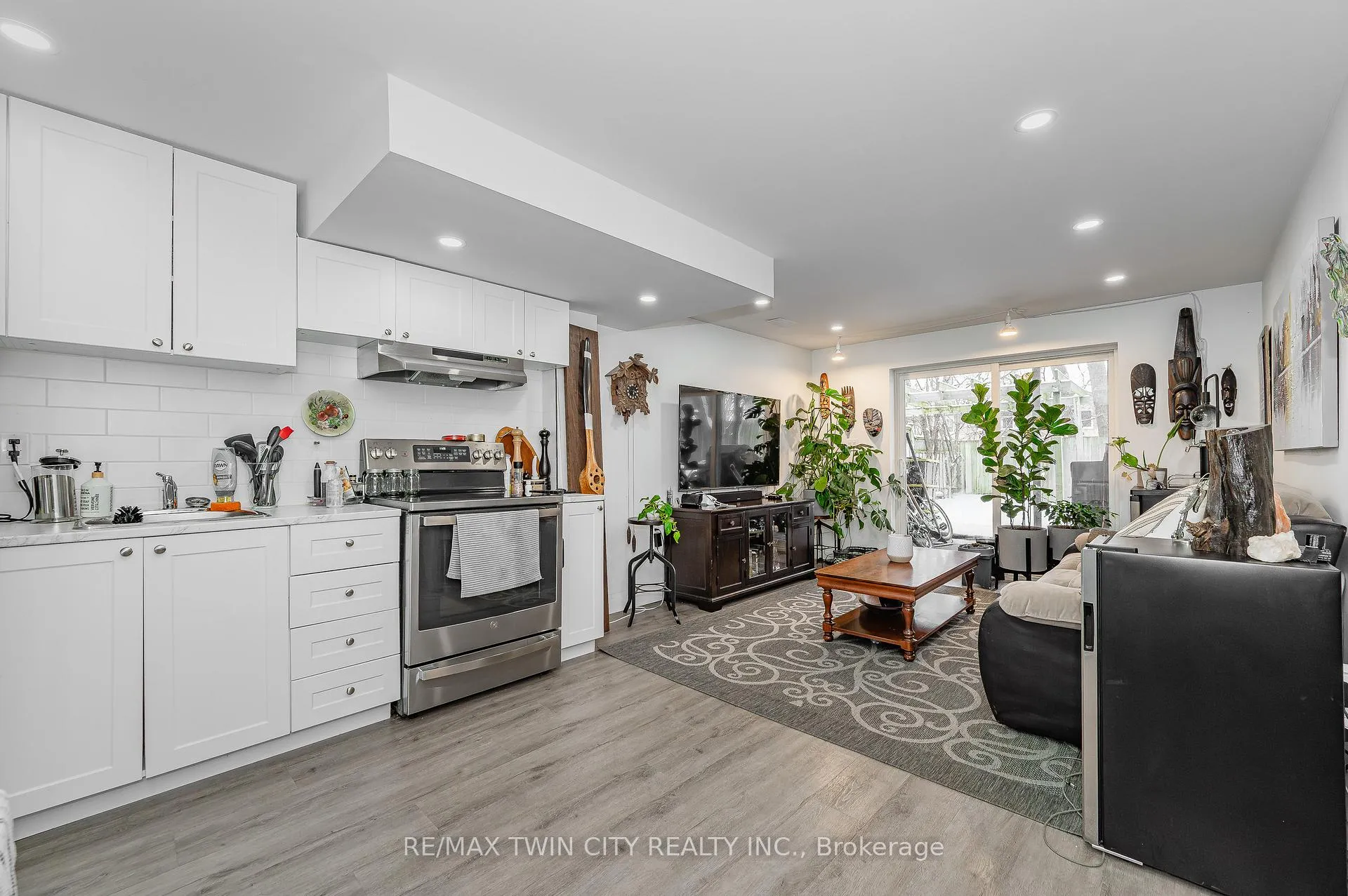 Photo 24 of 16 Overlea Crescent, Kitchener — HOMEH