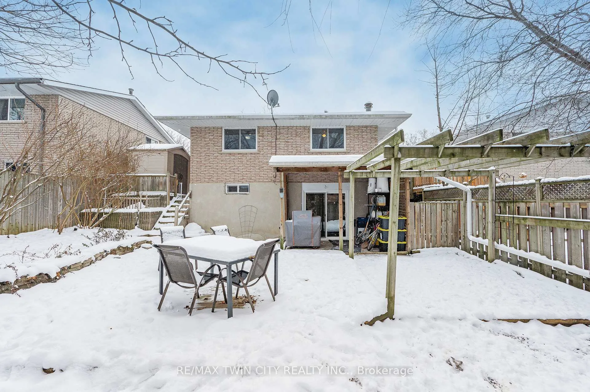 Photo 35 of 16 Overlea Crescent, Kitchener — HOMEH