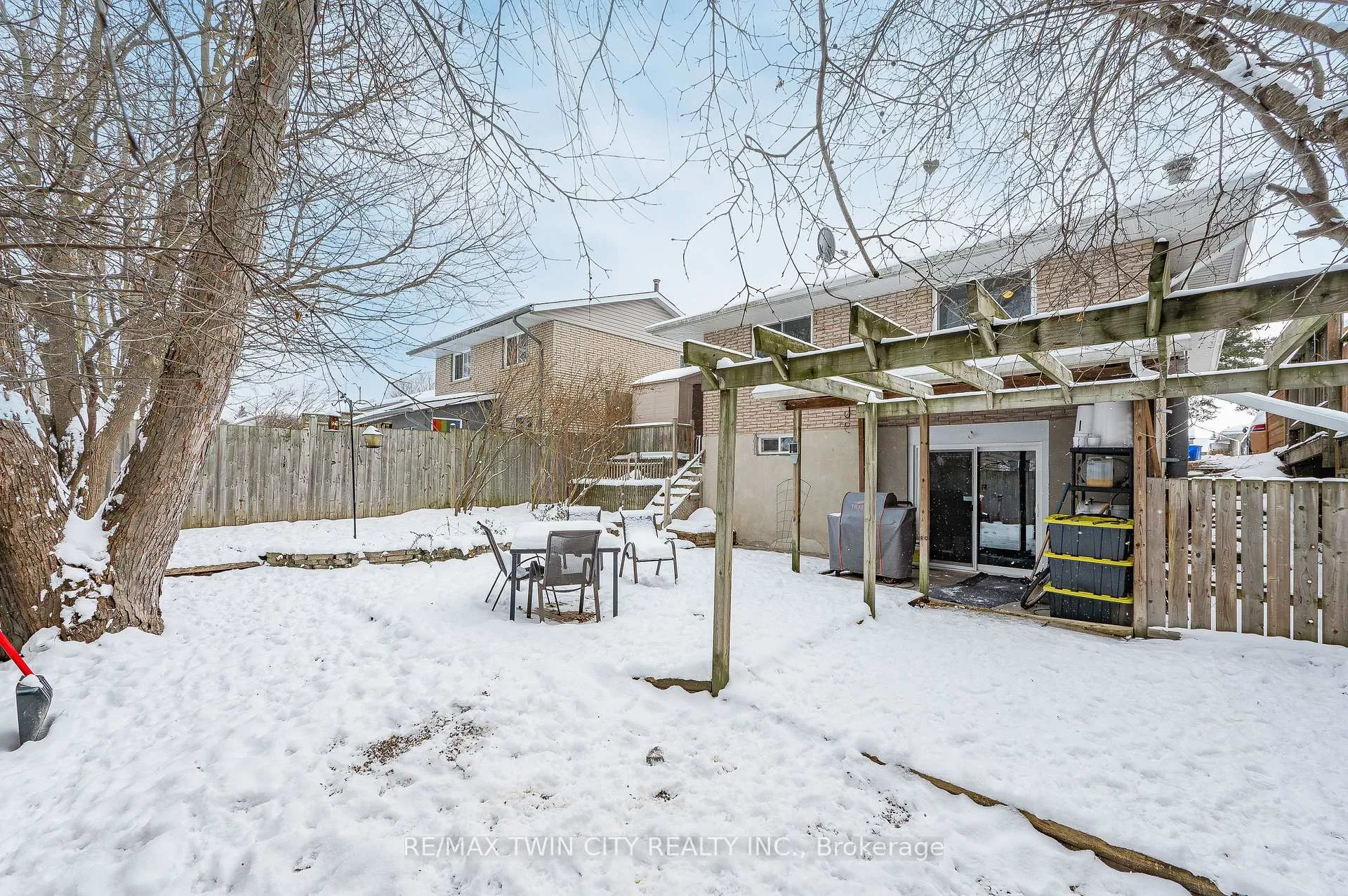 Photo 36 of 16 Overlea Crescent, Kitchener — HOMEH