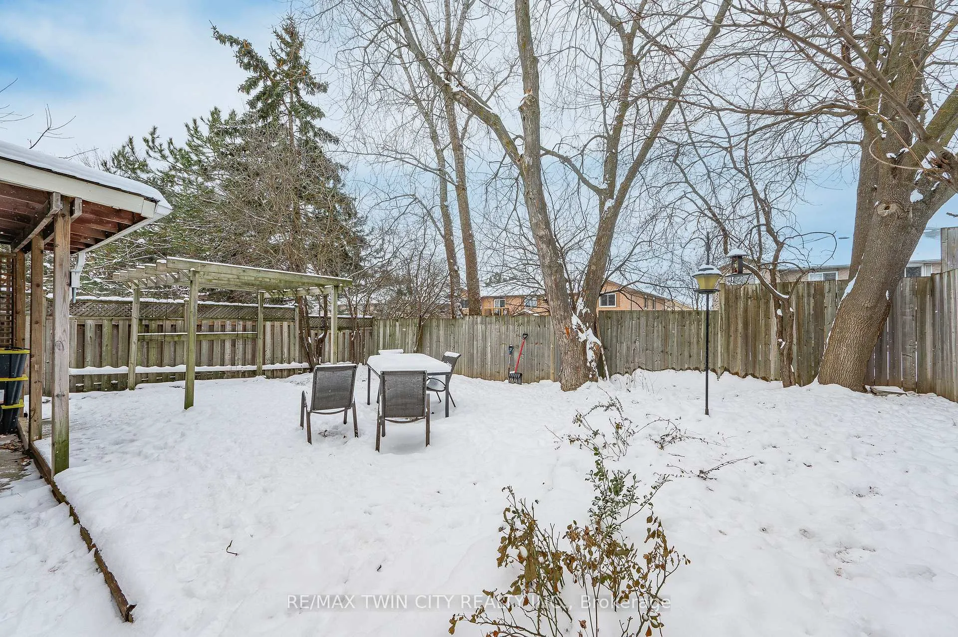 Photo 38 of 16 Overlea Crescent, Kitchener — HOMEH