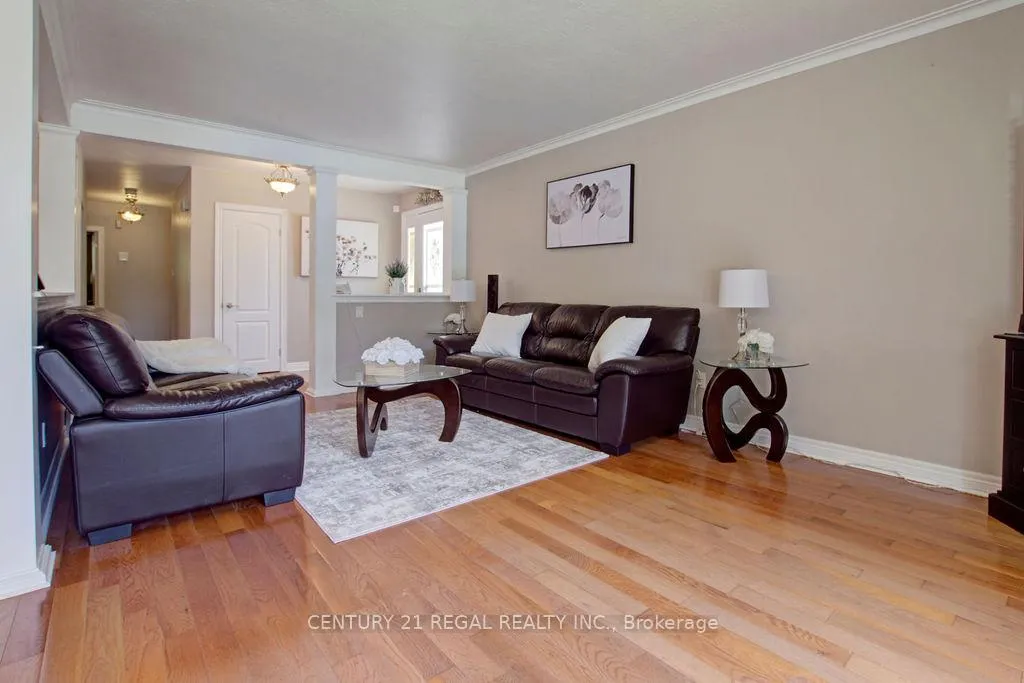 Photo 3 of 14 Thorpe Road, Etobicoke, Willowridge-Martingrove-Richview — HOMEH