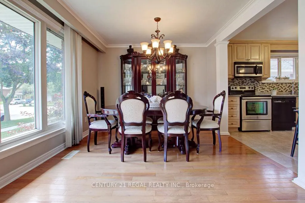 Photo 4 of 14 Thorpe Road, Etobicoke, Willowridge-Martingrove-Richview — HOMEH